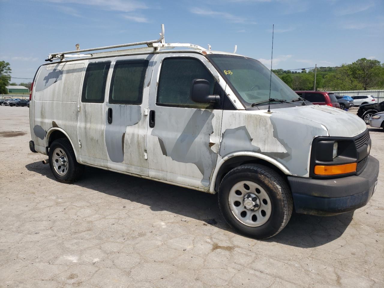 Photo 3 VIN: 1GCUGADX1A1140838 - CHEVROLET EXPRESS 