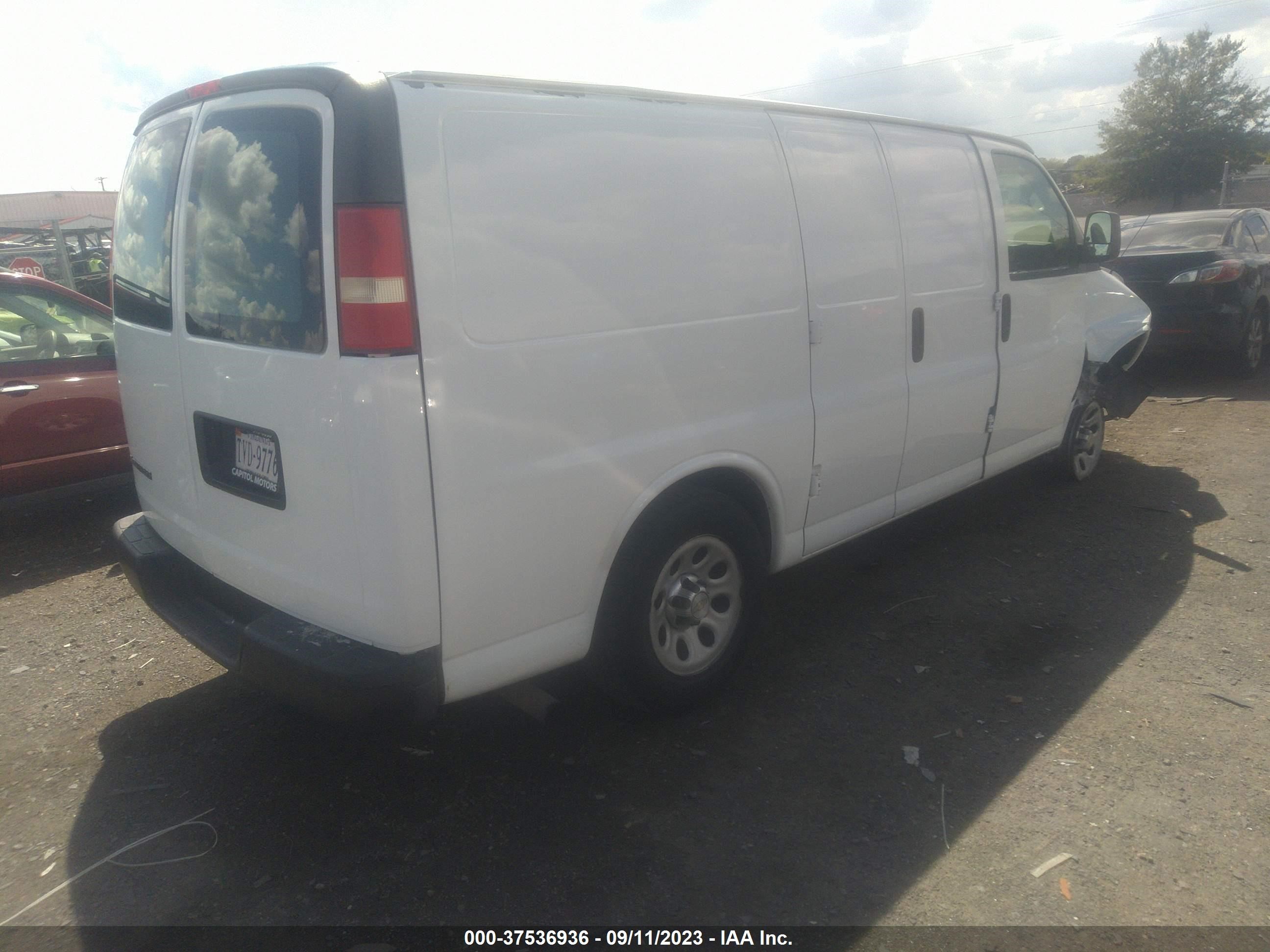 Photo 3 VIN: 1GCUGADXXA1132849 - CHEVROLET EXPRESS 