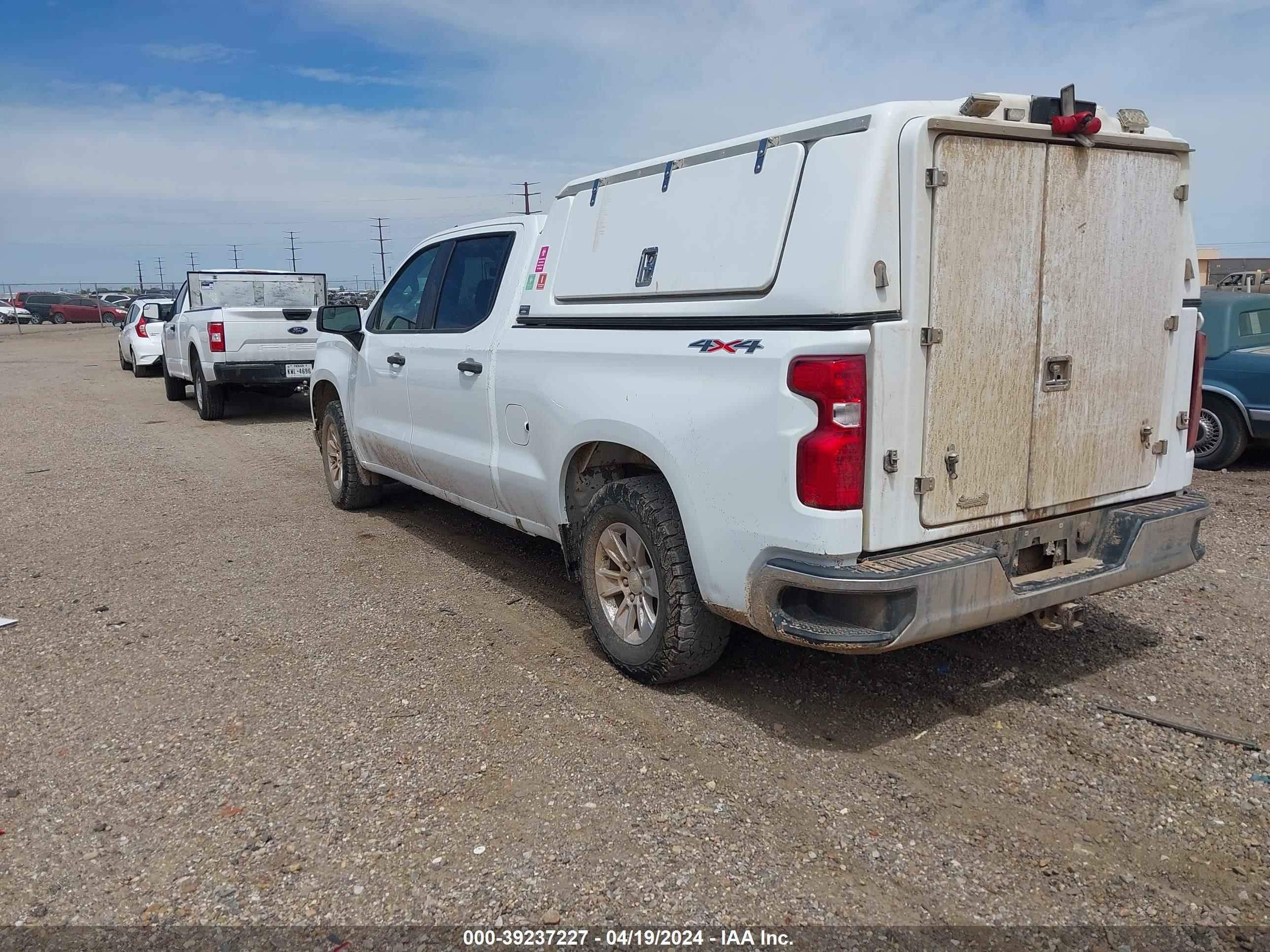 Photo 2 VIN: 1GCUYAEF4KZ232323 - CHEVROLET SILVERADO 