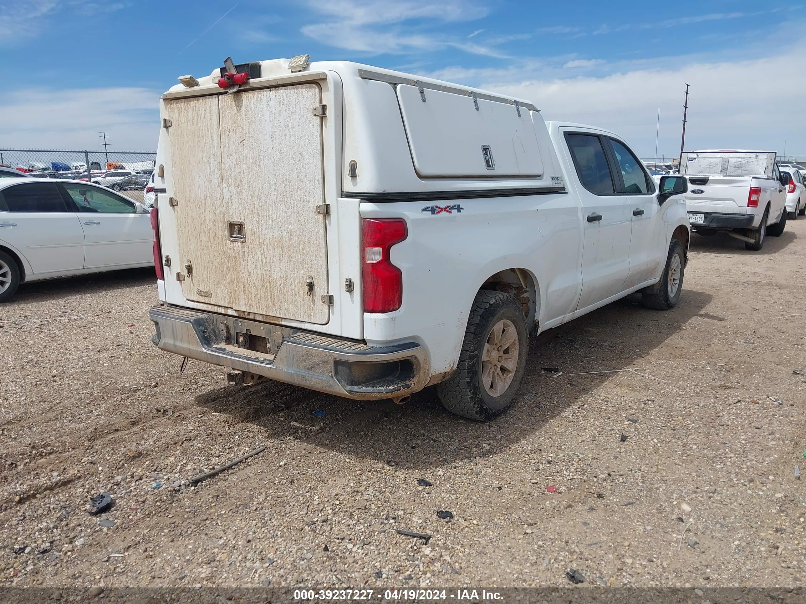 Photo 3 VIN: 1GCUYAEF4KZ232323 - CHEVROLET SILVERADO 