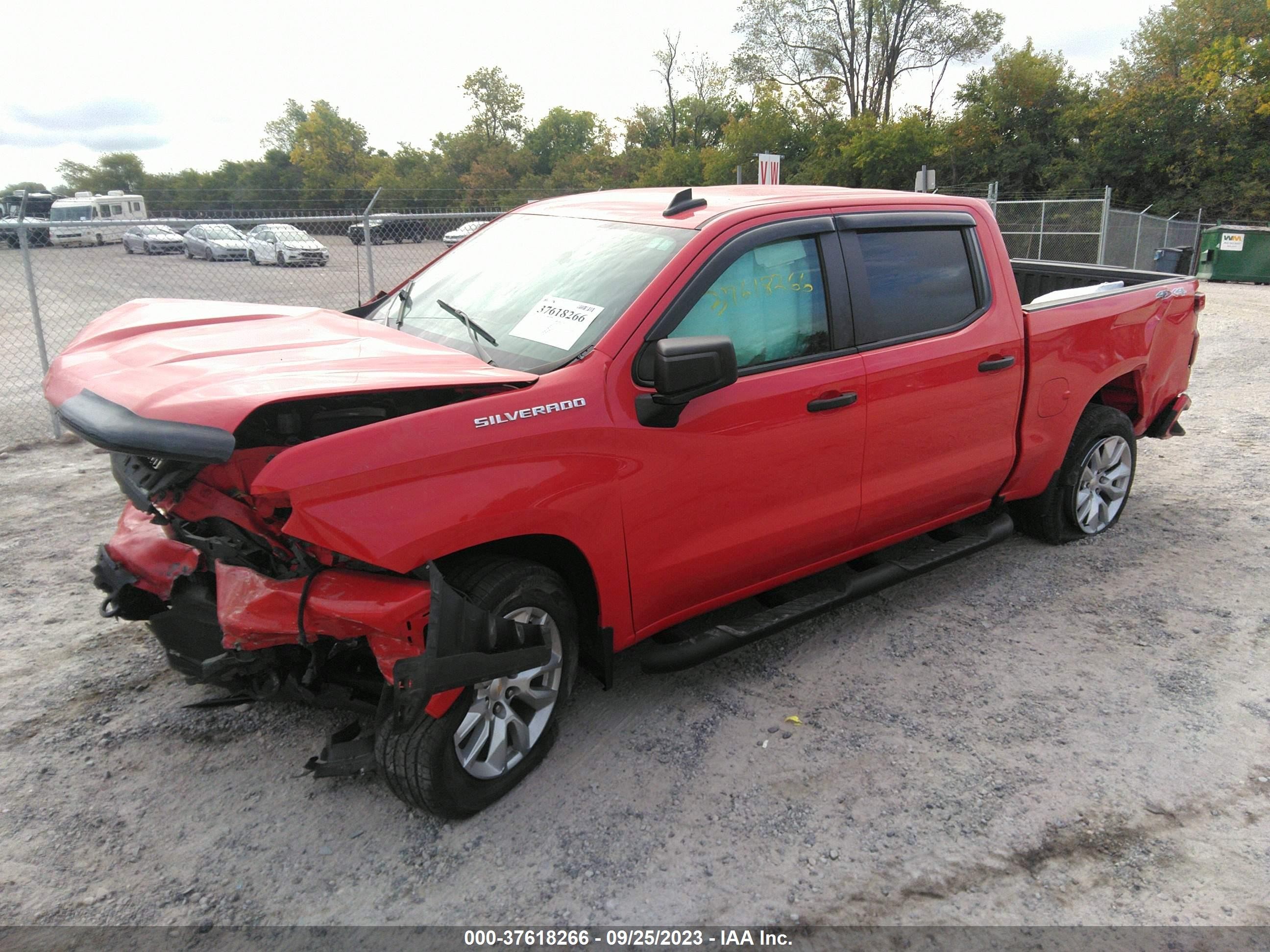 Photo 1 VIN: 1GCUYBEF7KZ170356 - CHEVROLET SILVERADO 