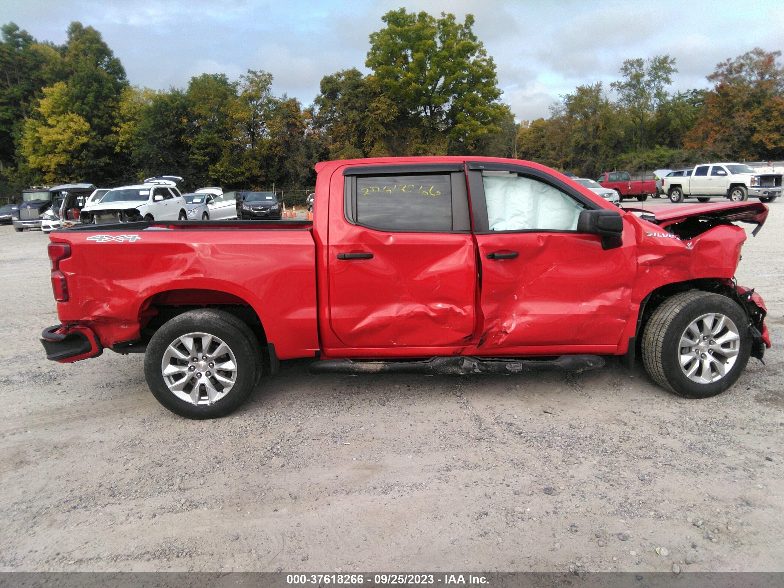 Photo 13 VIN: 1GCUYBEF7KZ170356 - CHEVROLET SILVERADO 