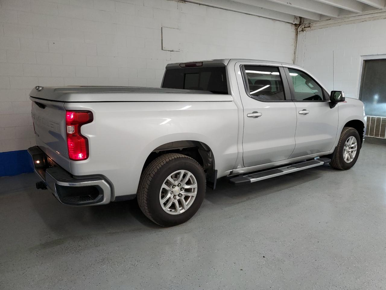 Photo 2 VIN: 1GCUYDED2KZ148940 - CHEVROLET SILVERADO 