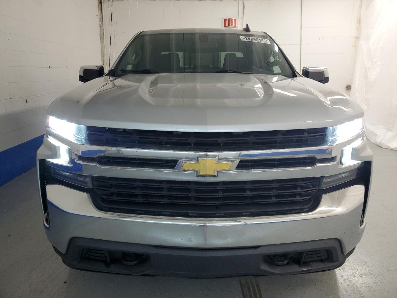 Photo 4 VIN: 1GCUYDED2KZ148940 - CHEVROLET SILVERADO 