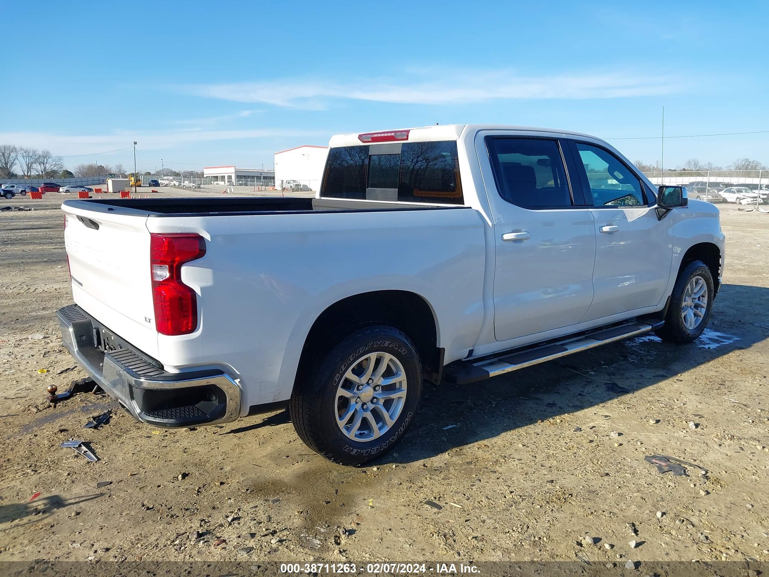 Photo 3 VIN: 1GCUYDED4LZ342399 - CHEVROLET SILVERADO 