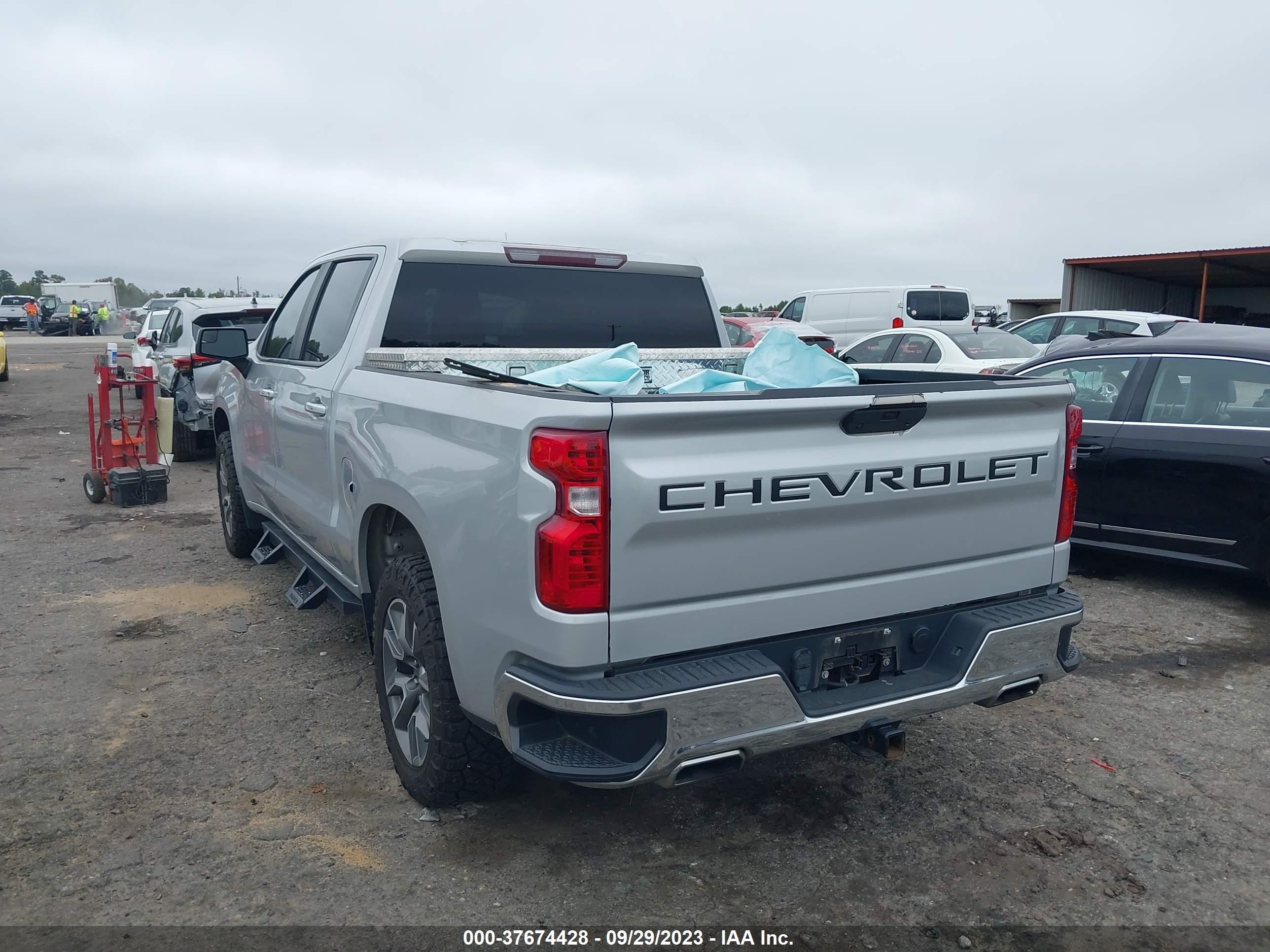 Photo 2 VIN: 1GCUYDED5KZ155378 - CHEVROLET SILVERADO 