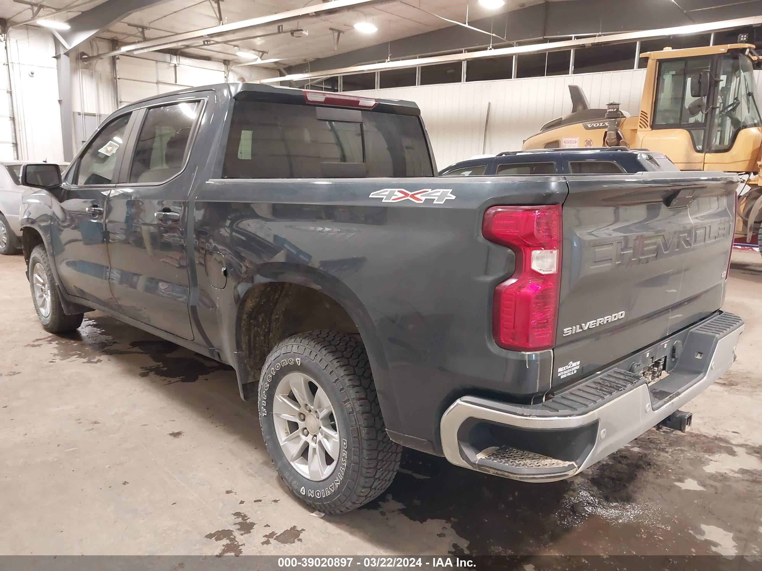 Photo 2 VIN: 1GCUYDED6MZ233671 - CHEVROLET SILVERADO 