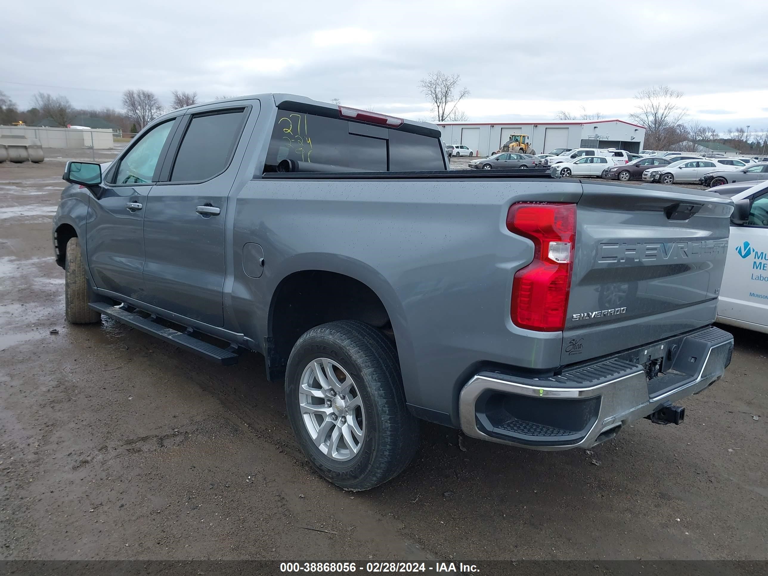 Photo 2 VIN: 1GCUYDED8MZ135449 - CHEVROLET SILVERADO 