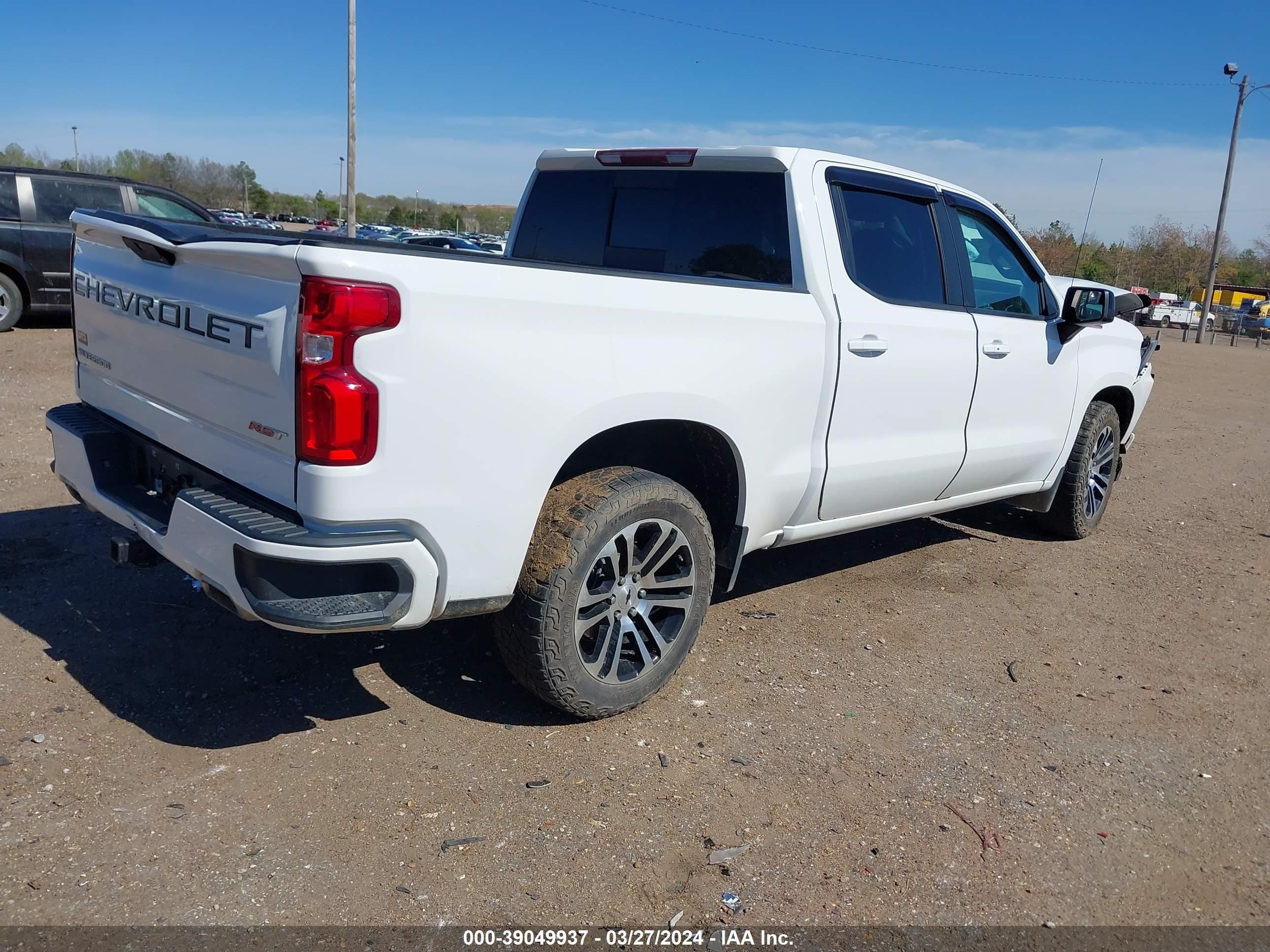 Photo 3 VIN: 1GCUYEED0MZ176261 - CHEVROLET SILVERADO 