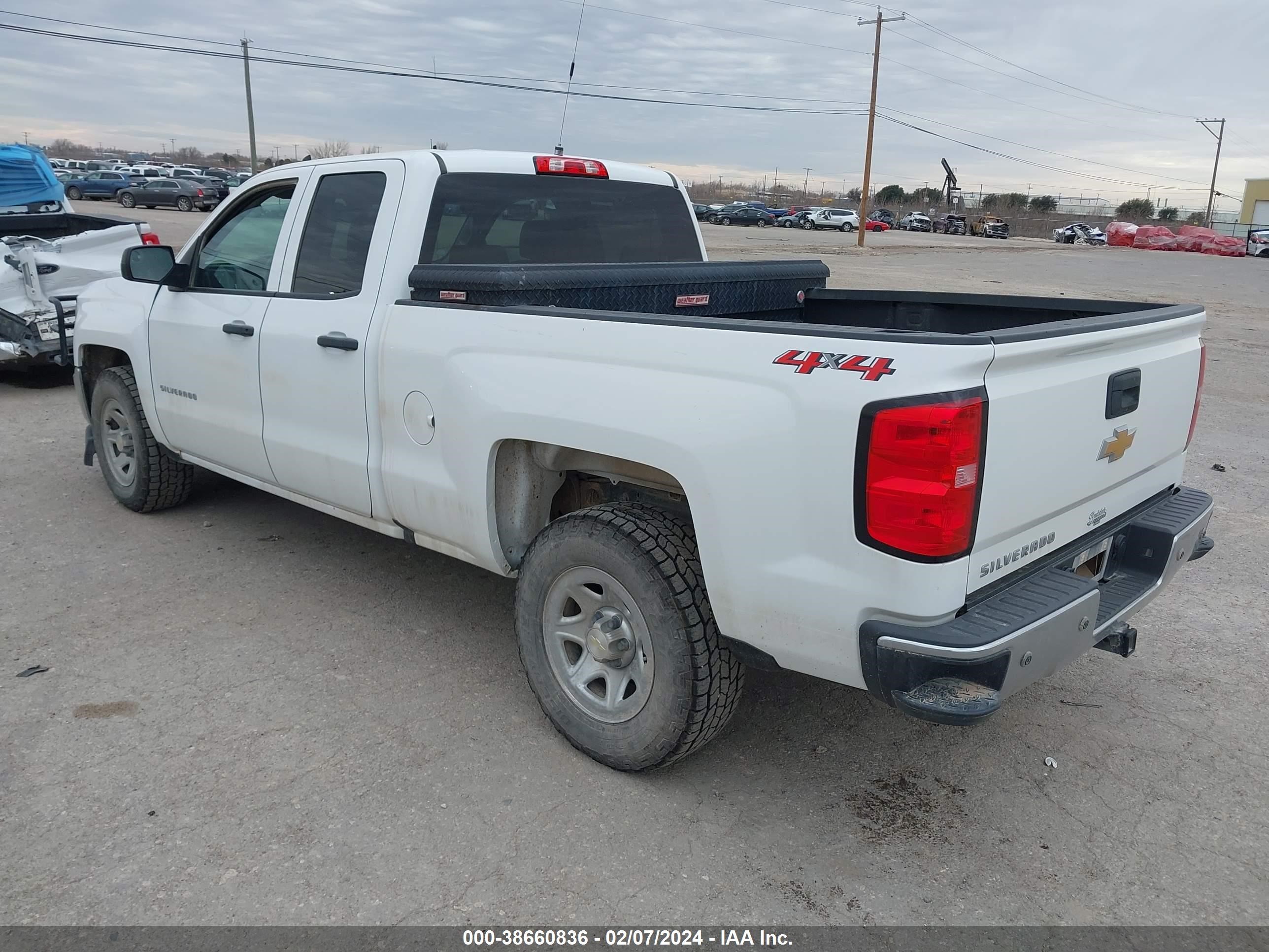 Photo 2 VIN: 1GCVKNEC0JZ236919 - CHEVROLET SILVERADO 