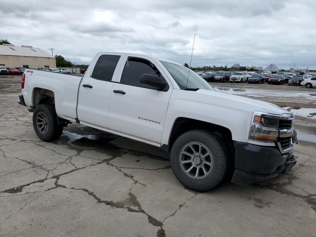 Photo 3 VIN: 1GCVKNEC3JZ198229 - CHEVROLET SILVERADO 