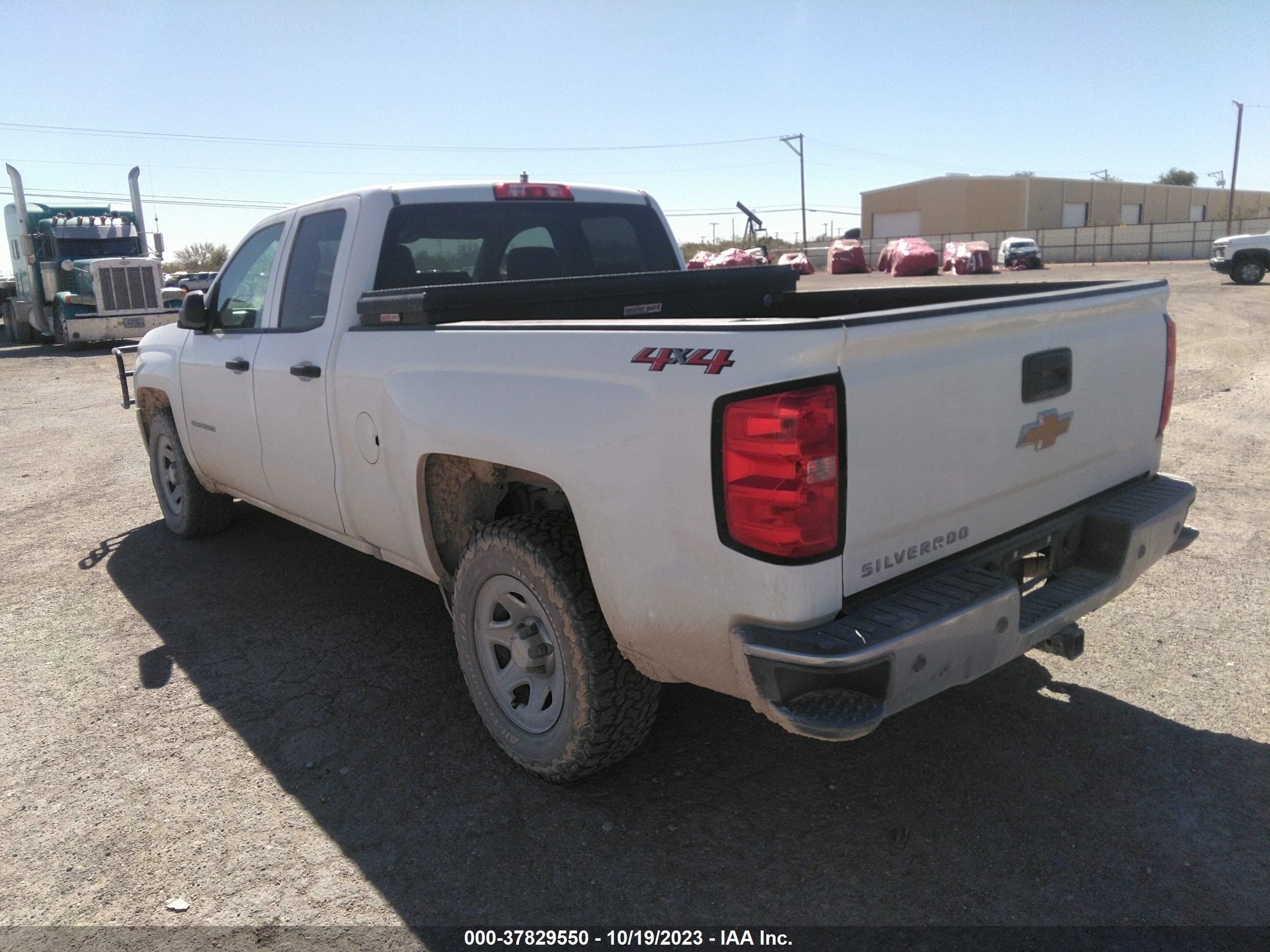 Photo 2 VIN: 1GCVKNEC5JZ344615 - CHEVROLET SILVERADO 