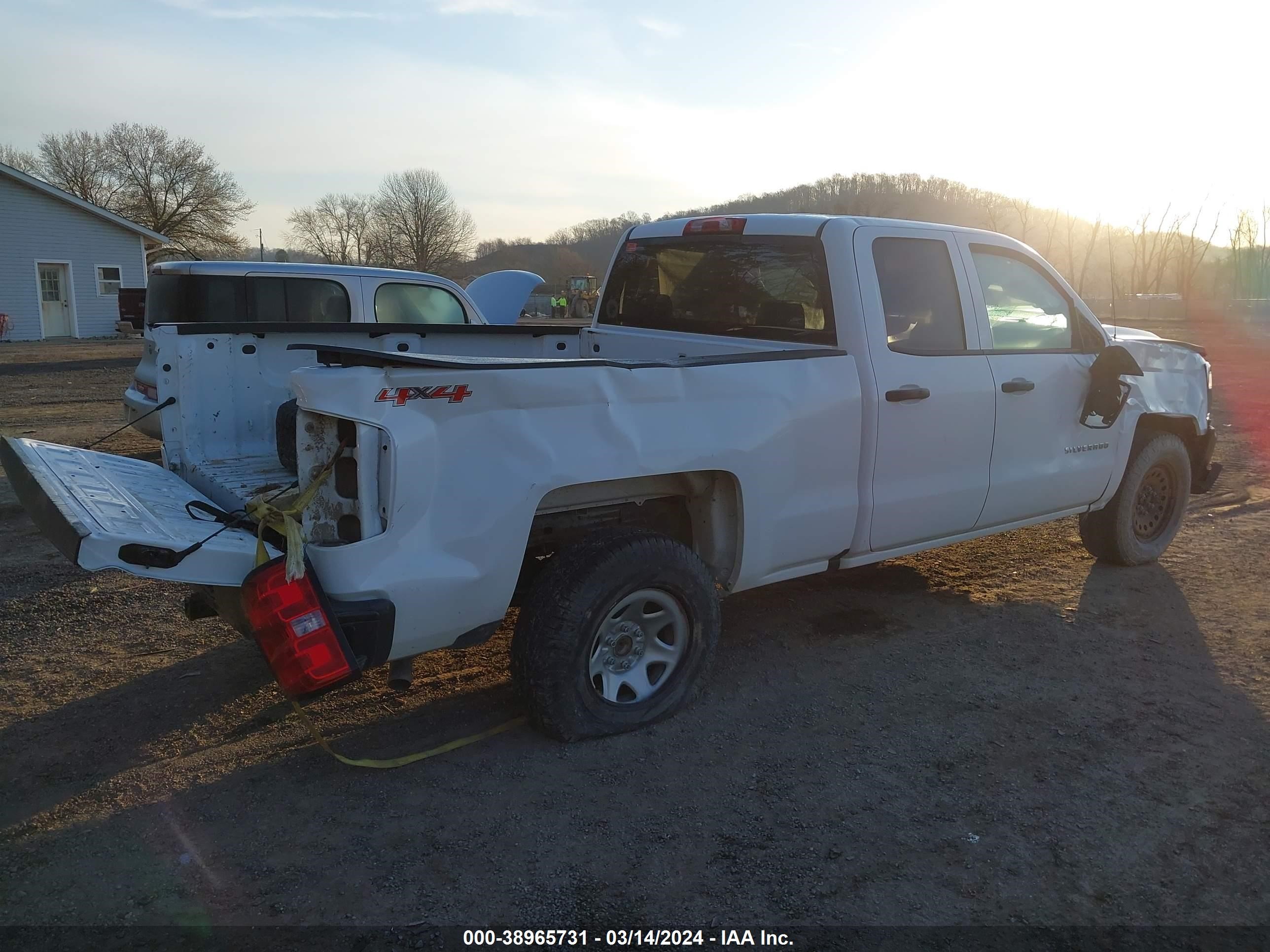 Photo 3 VIN: 1GCVKNEC8HZ276966 - CHEVROLET SILVERADO 1500 