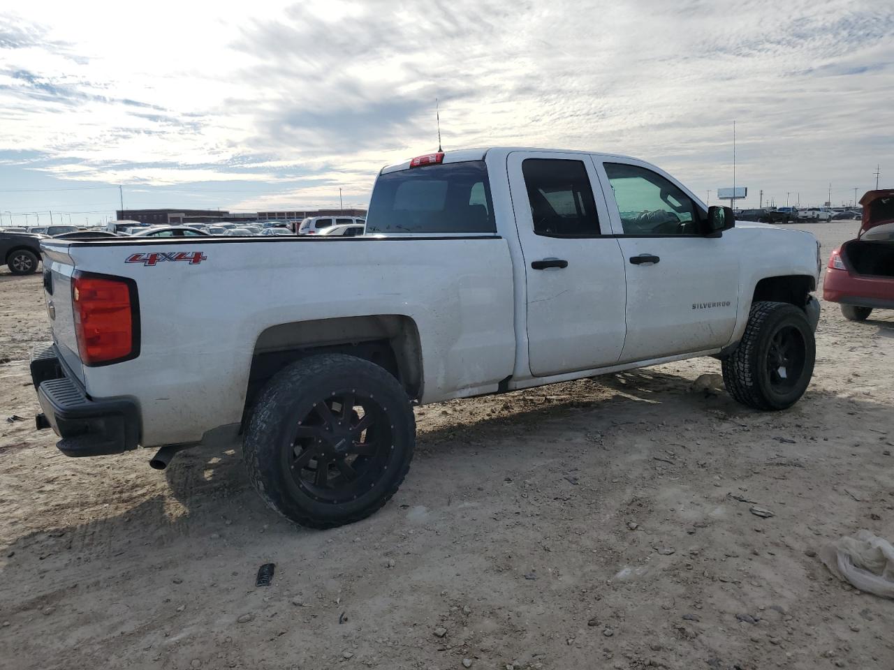 Photo 2 VIN: 1GCVKNEC9HZ333367 - CHEVROLET SILVERADO 