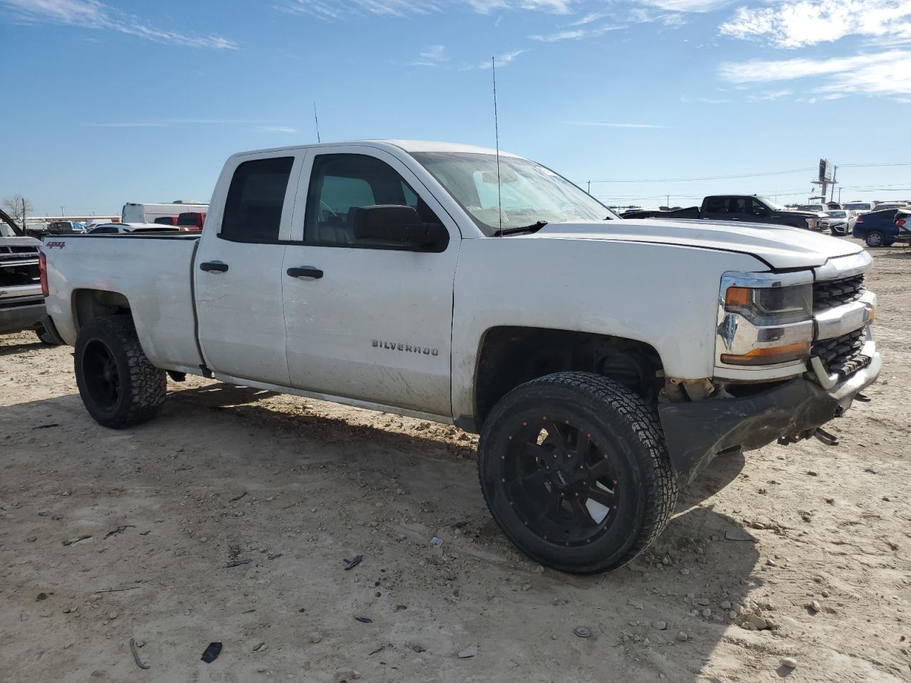 Photo 3 VIN: 1GCVKNEC9HZ333367 - CHEVROLET SILVERADO 