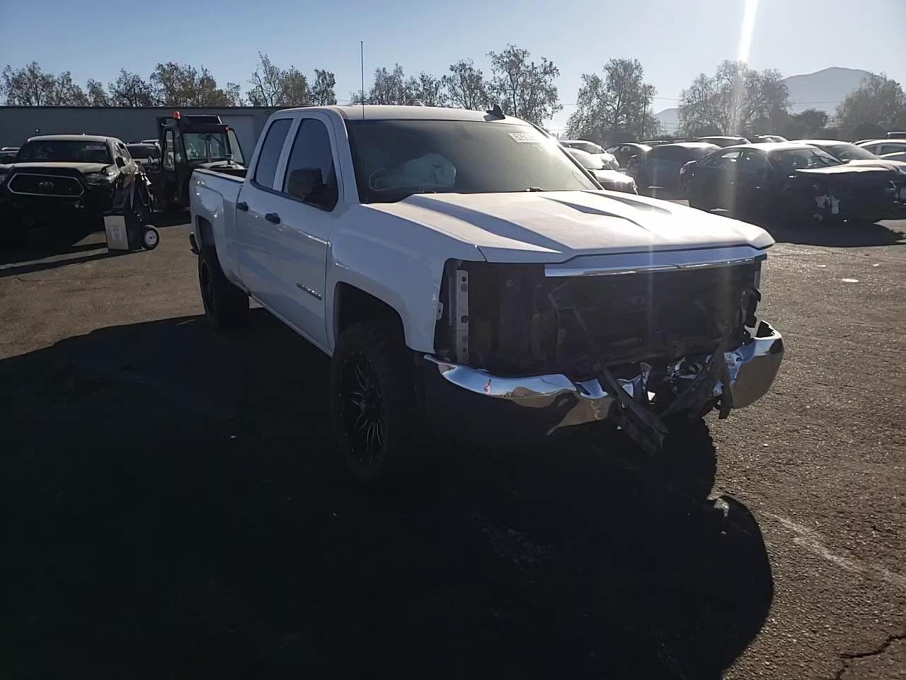 Photo 10 VIN: 1GCVKNECXJZ307995 - CHEVROLET SILVERADO 