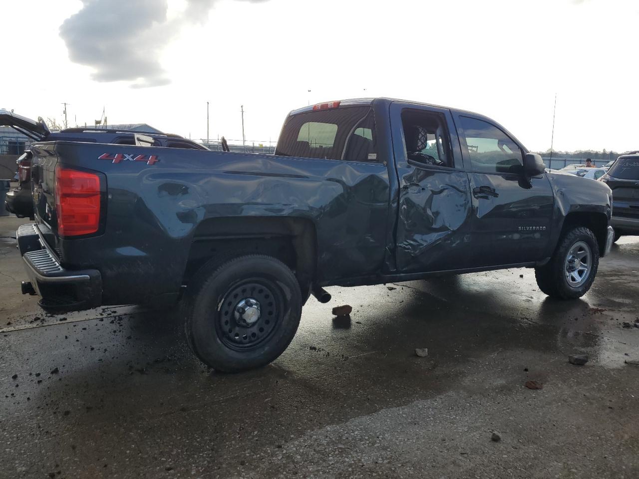 Photo 2 VIN: 1GCVKNEH6JZ112942 - CHEVROLET SILVERADO 