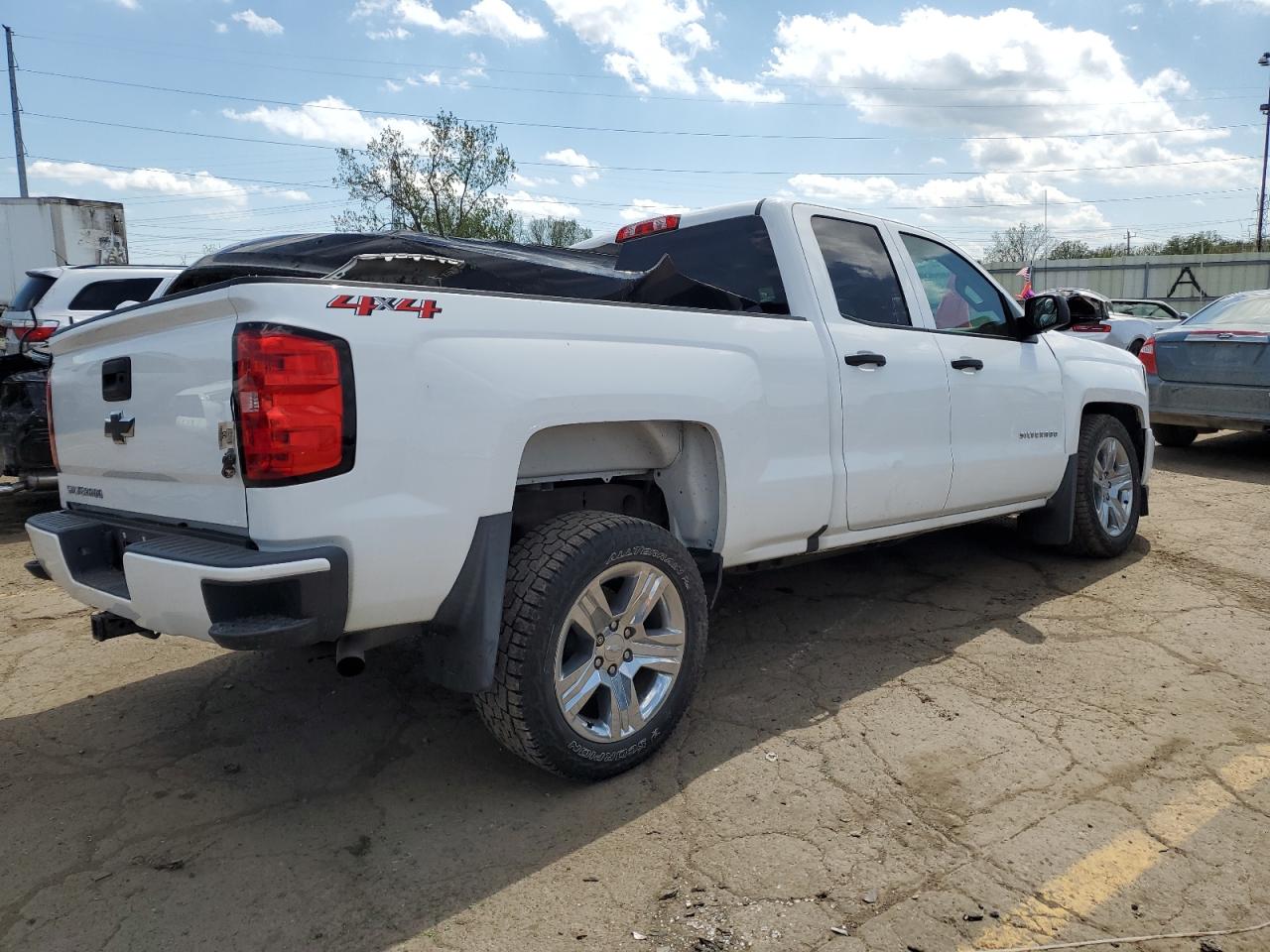 Photo 2 VIN: 1GCVKPEC6JZ358809 - CHEVROLET SILVERADO 