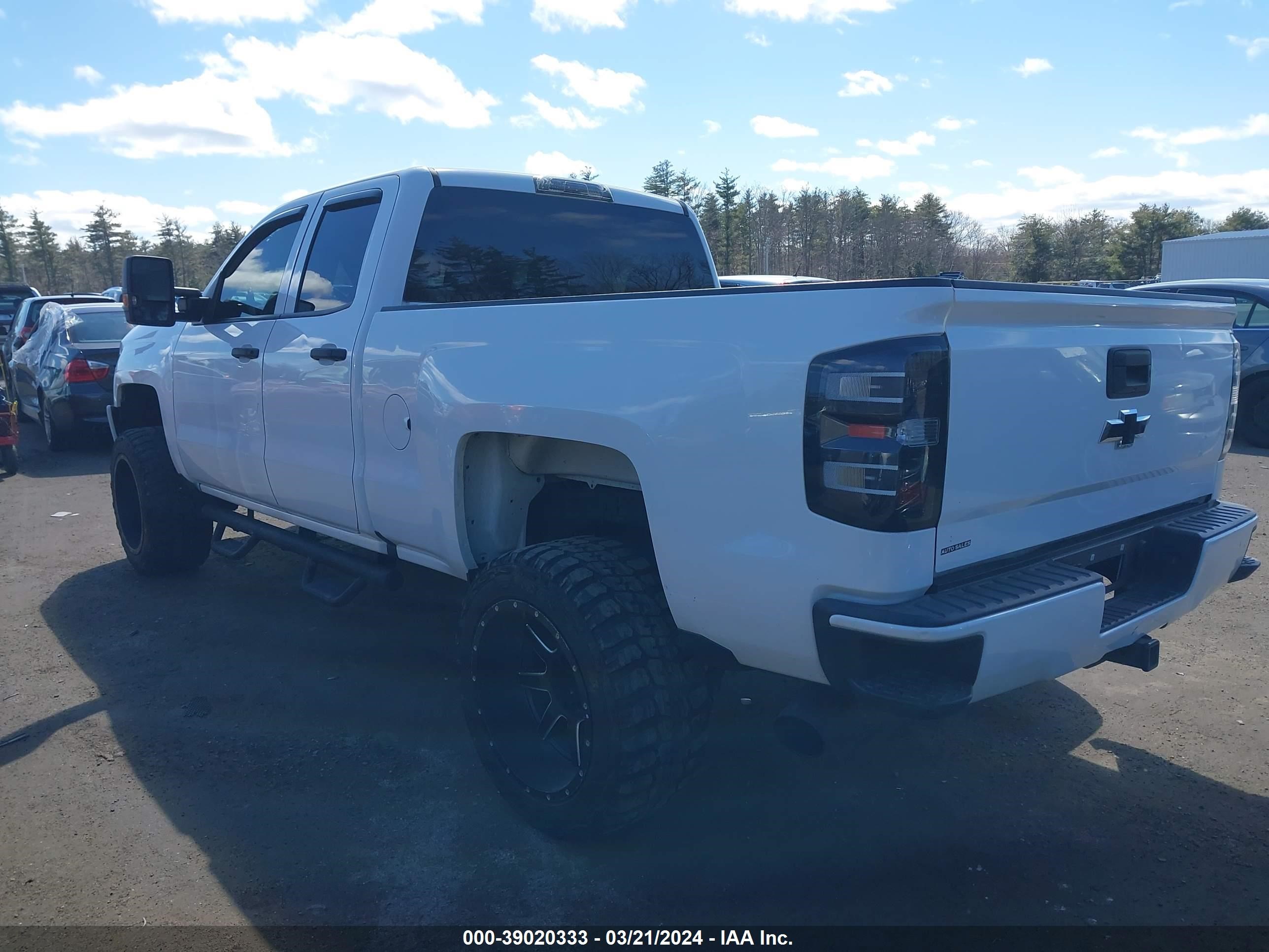 Photo 2 VIN: 1GCVKPEC7JZ169666 - CHEVROLET SILVERADO 