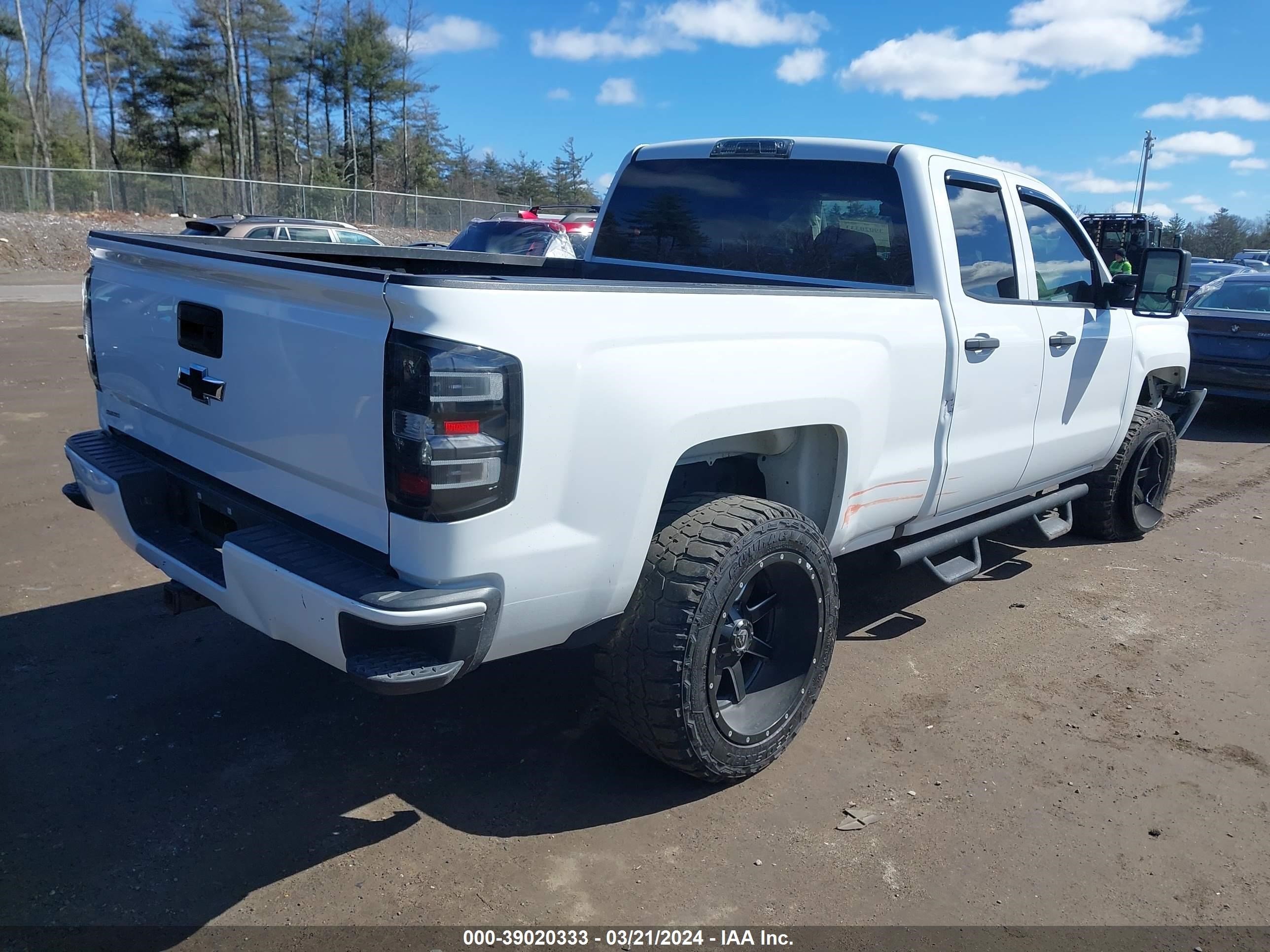 Photo 3 VIN: 1GCVKPEC7JZ169666 - CHEVROLET SILVERADO 