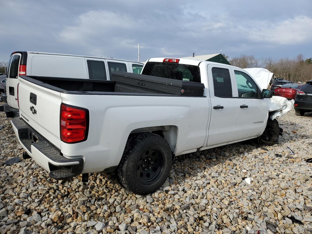 Photo 2 VIN: 1GCVKPEC8JZ175427 - CHEVROLET SILVERADO 