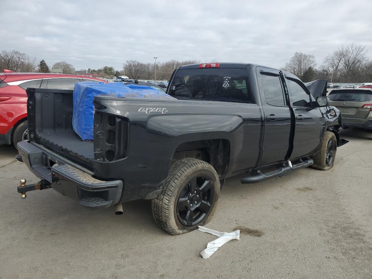 Photo 2 VIN: 1GCVKPEC9JZ318384 - CHEVROLET SILVERADO 