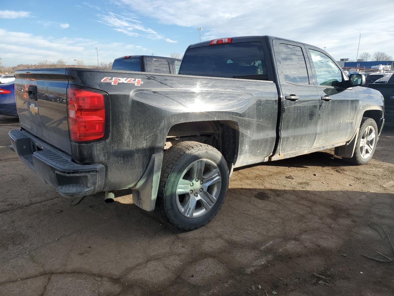 Photo 2 VIN: 1GCVKPEH0HZ125787 - CHEVROLET SILVERADO 