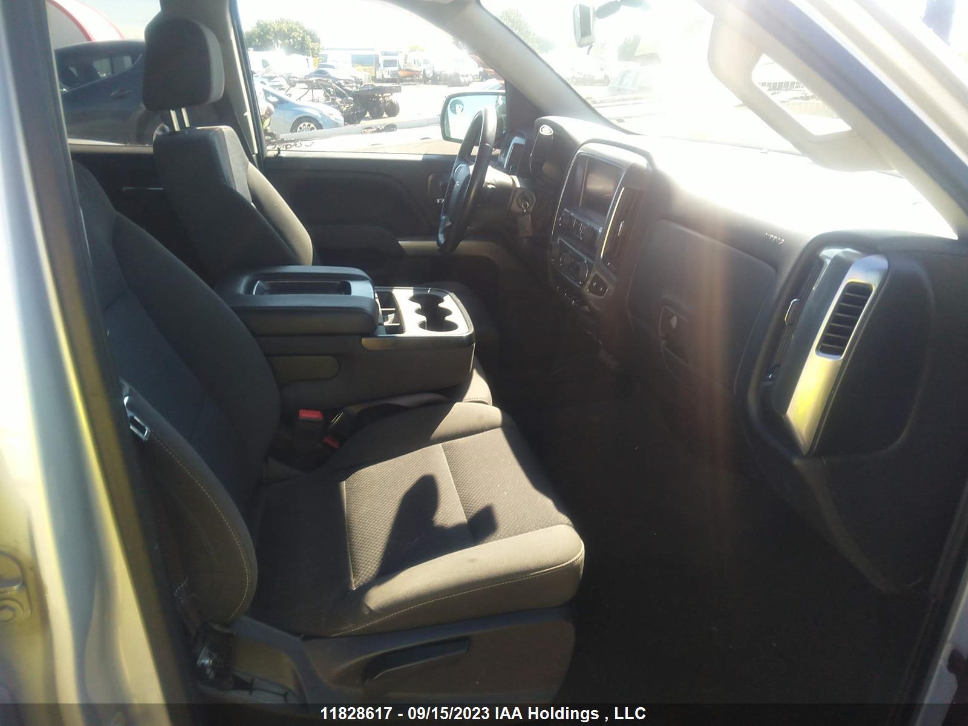 Photo 4 VIN: 1GCVKREC0JZ104752 - CHEVROLET SILVERADO 