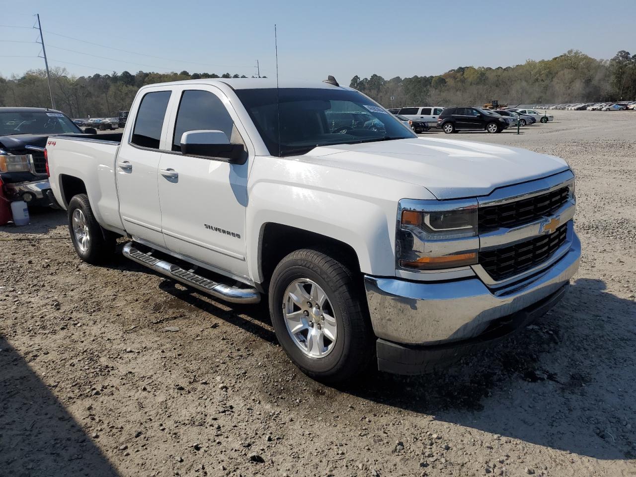 Photo 3 VIN: 1GCVKREC1JZ172901 - CHEVROLET SILVERADO 