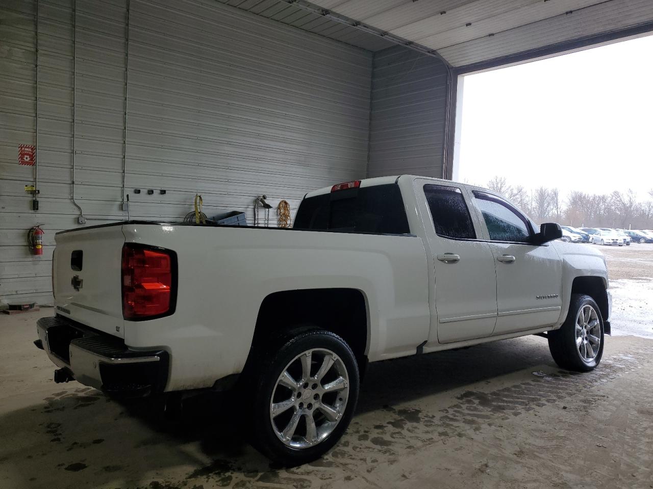 Photo 2 VIN: 1GCVKREC2GZ140533 - CHEVROLET SILVERADO 