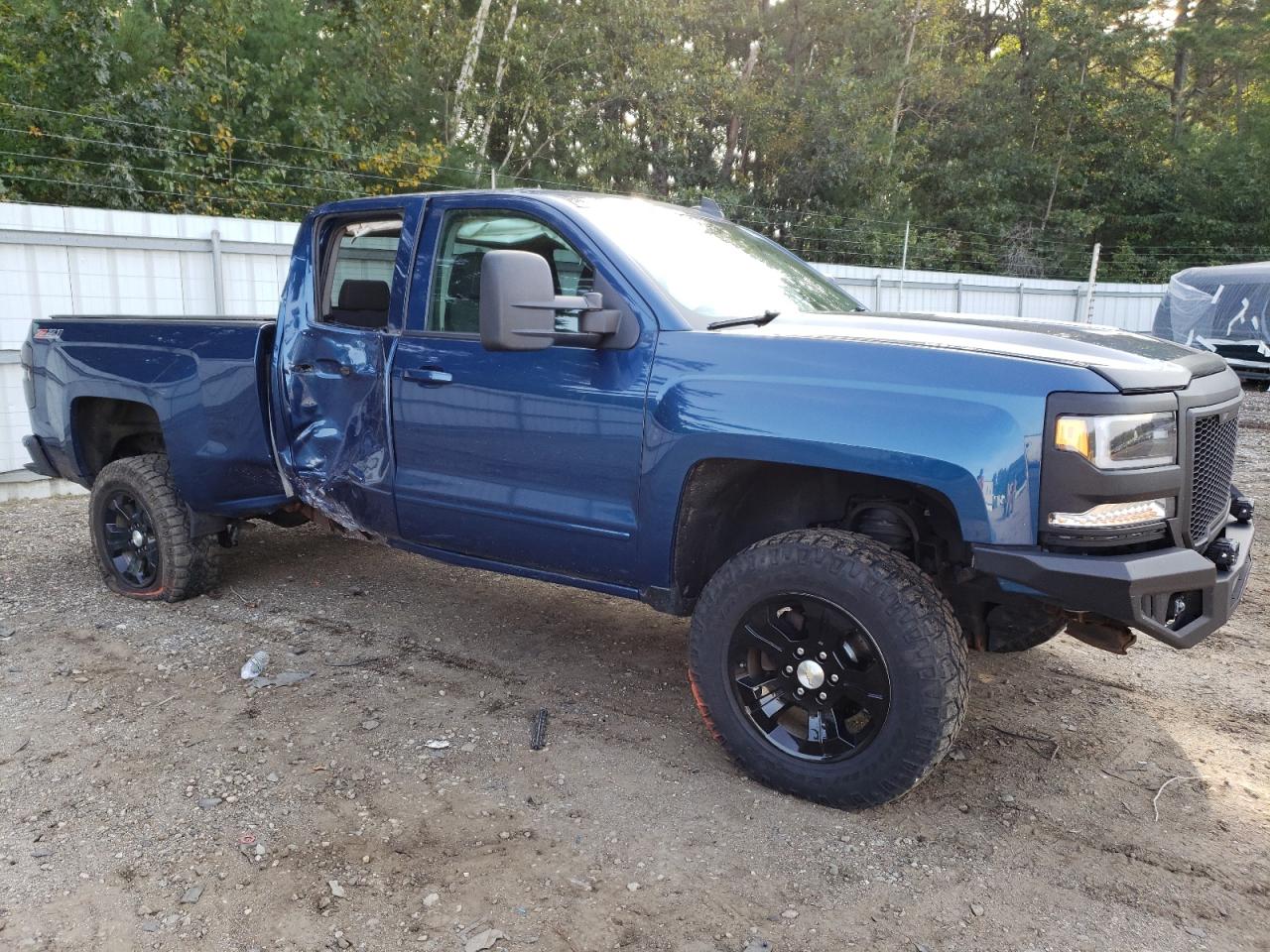 Photo 3 VIN: 1GCVKREC2HZ228869 - CHEVROLET SILVERADO 