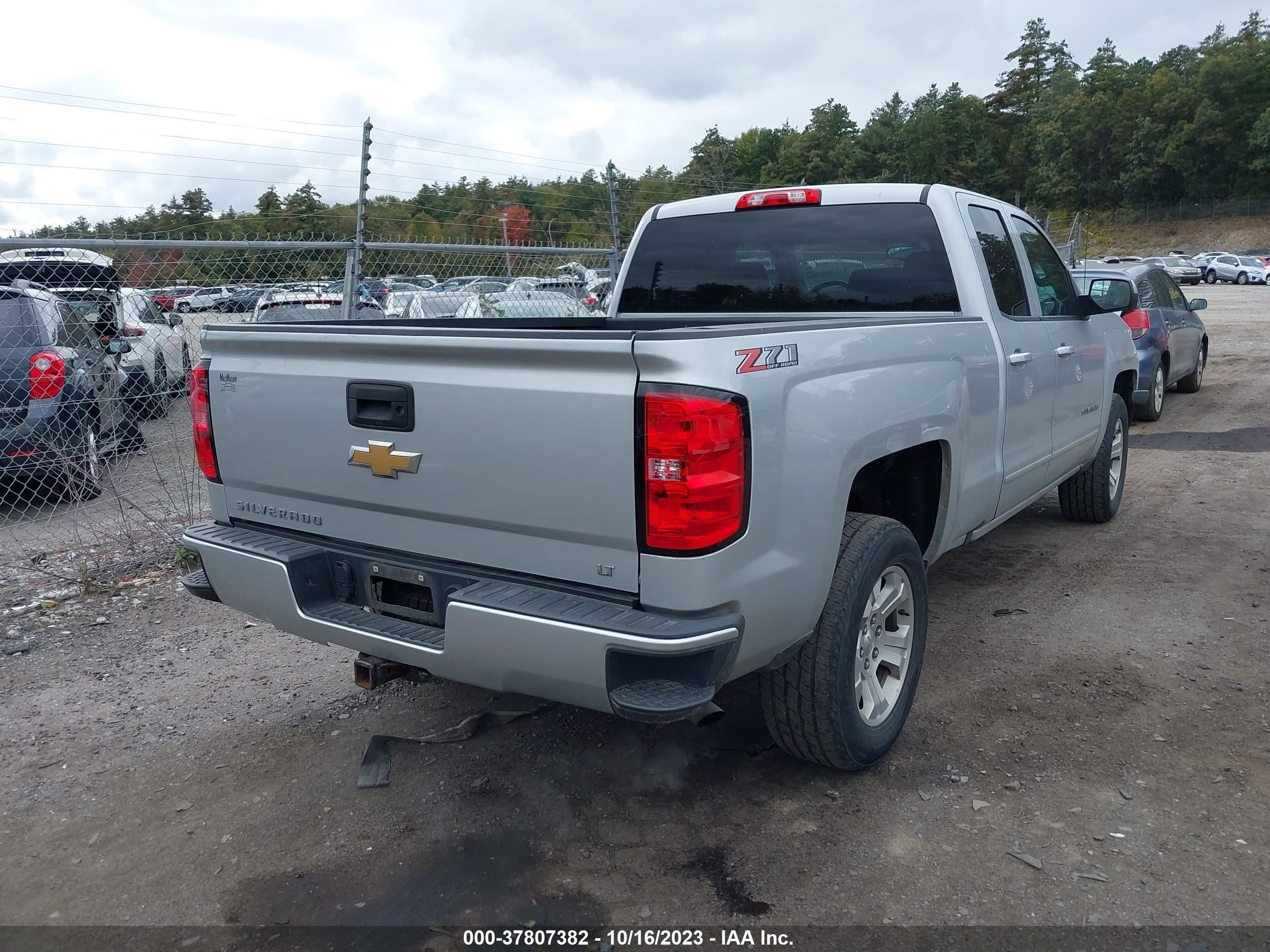 Photo 3 VIN: 1GCVKREC2JZ200740 - CHEVROLET SILVERADO 