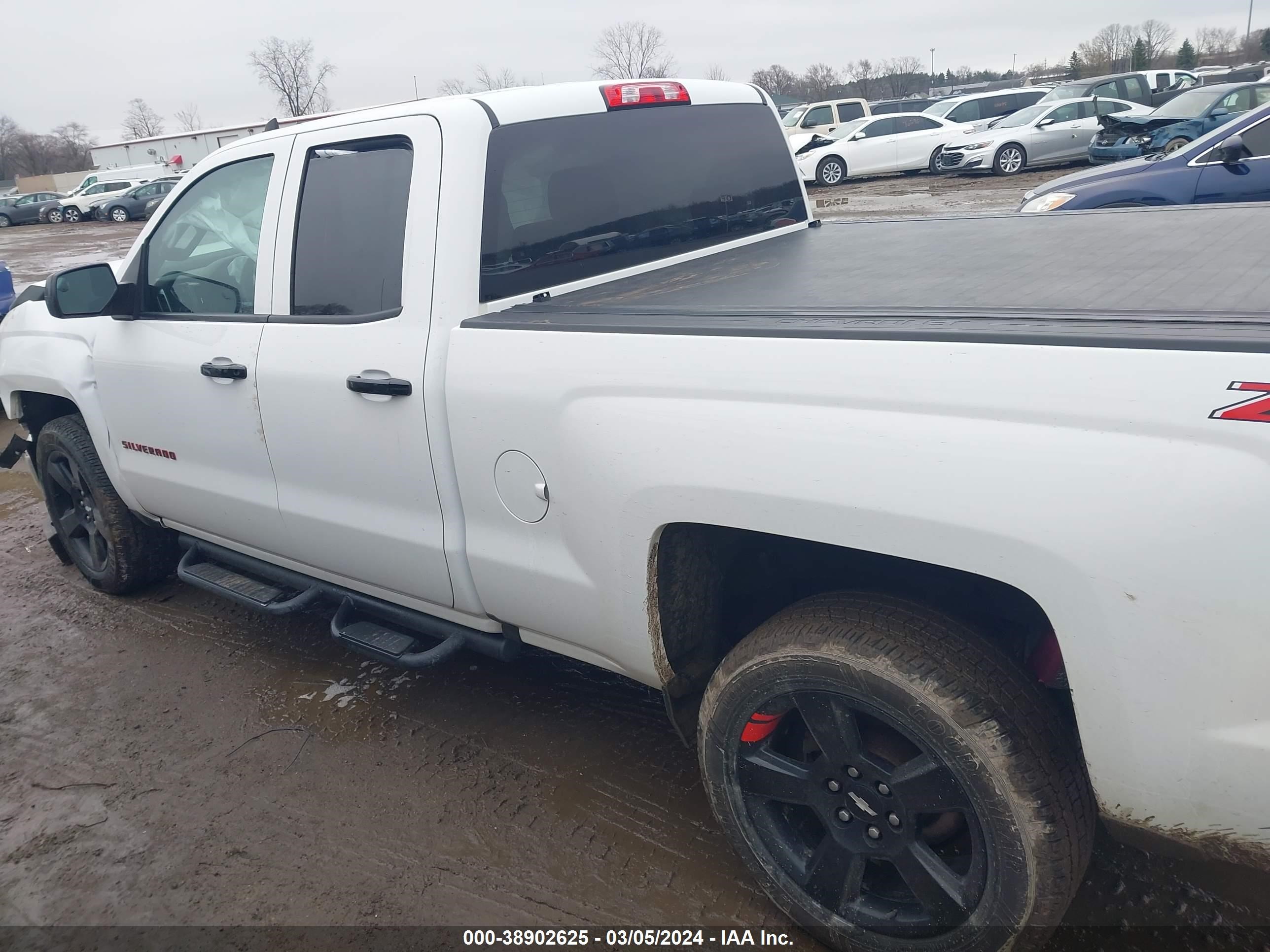 Photo 13 VIN: 1GCVKREC3JZ128799 - CHEVROLET SILVERADO 