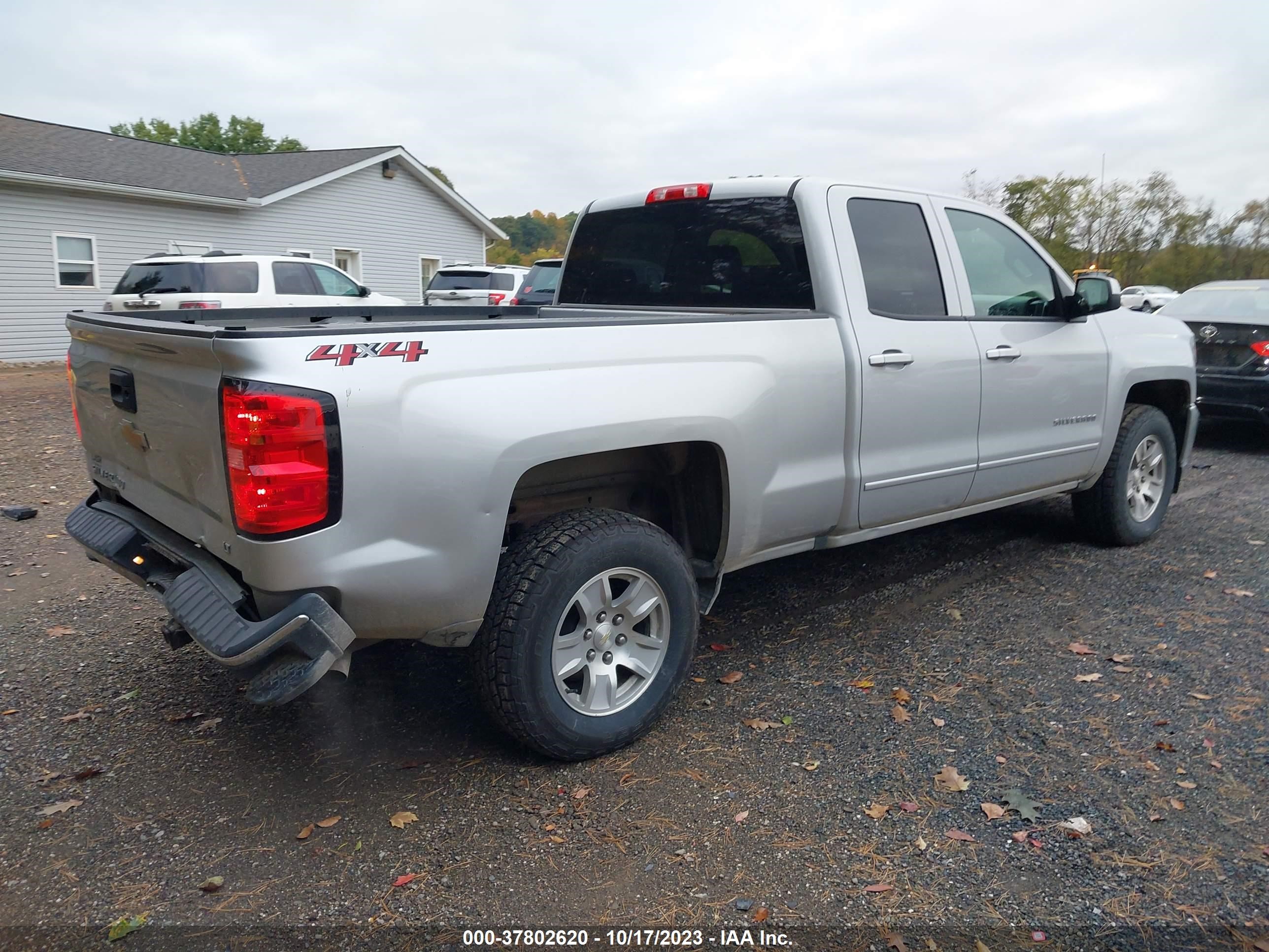 Photo 3 VIN: 1GCVKREC4JZ116810 - CHEVROLET SILVERADO 