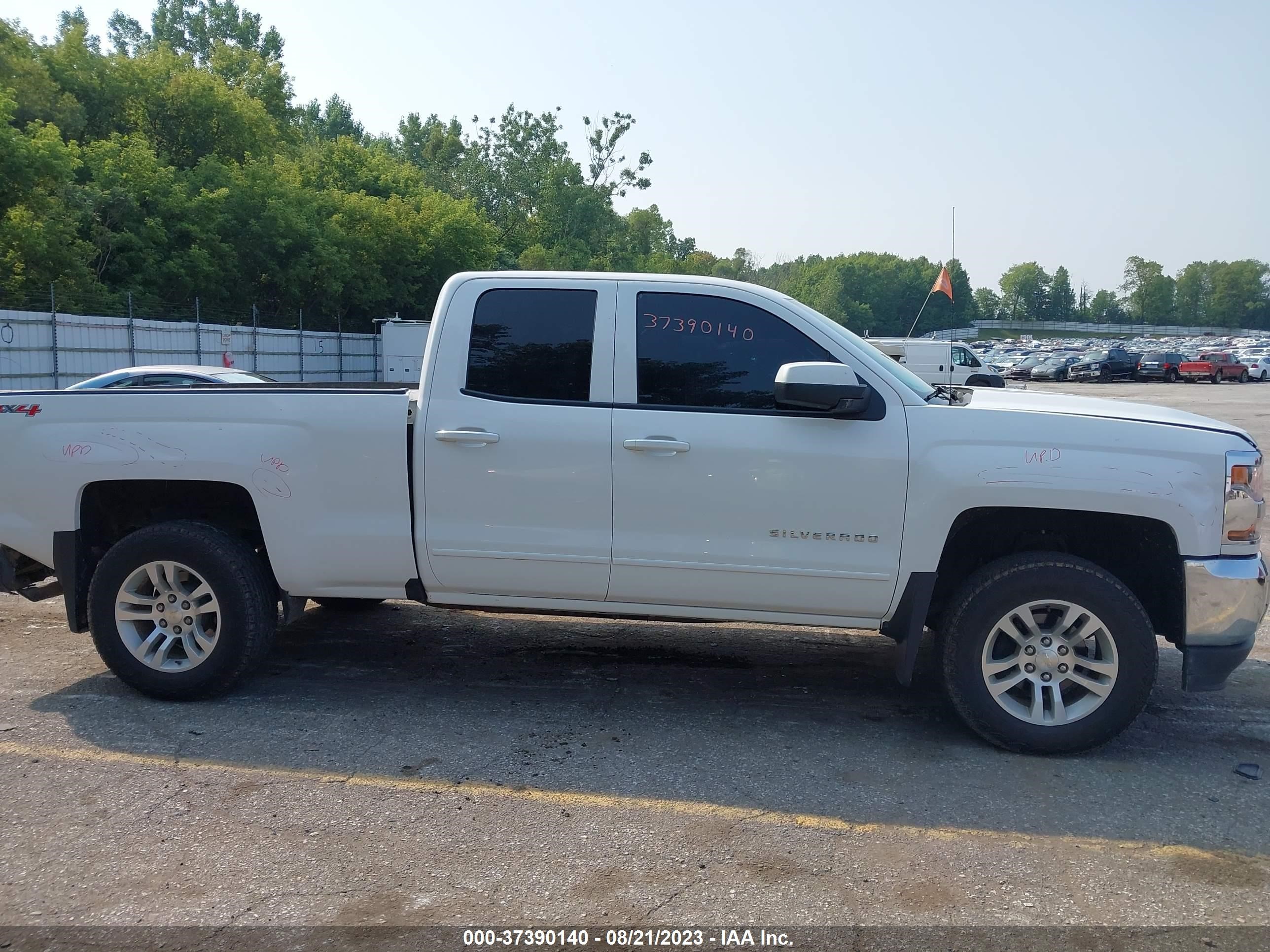 Photo 12 VIN: 1GCVKREC5GZ130949 - CHEVROLET SILVERADO 