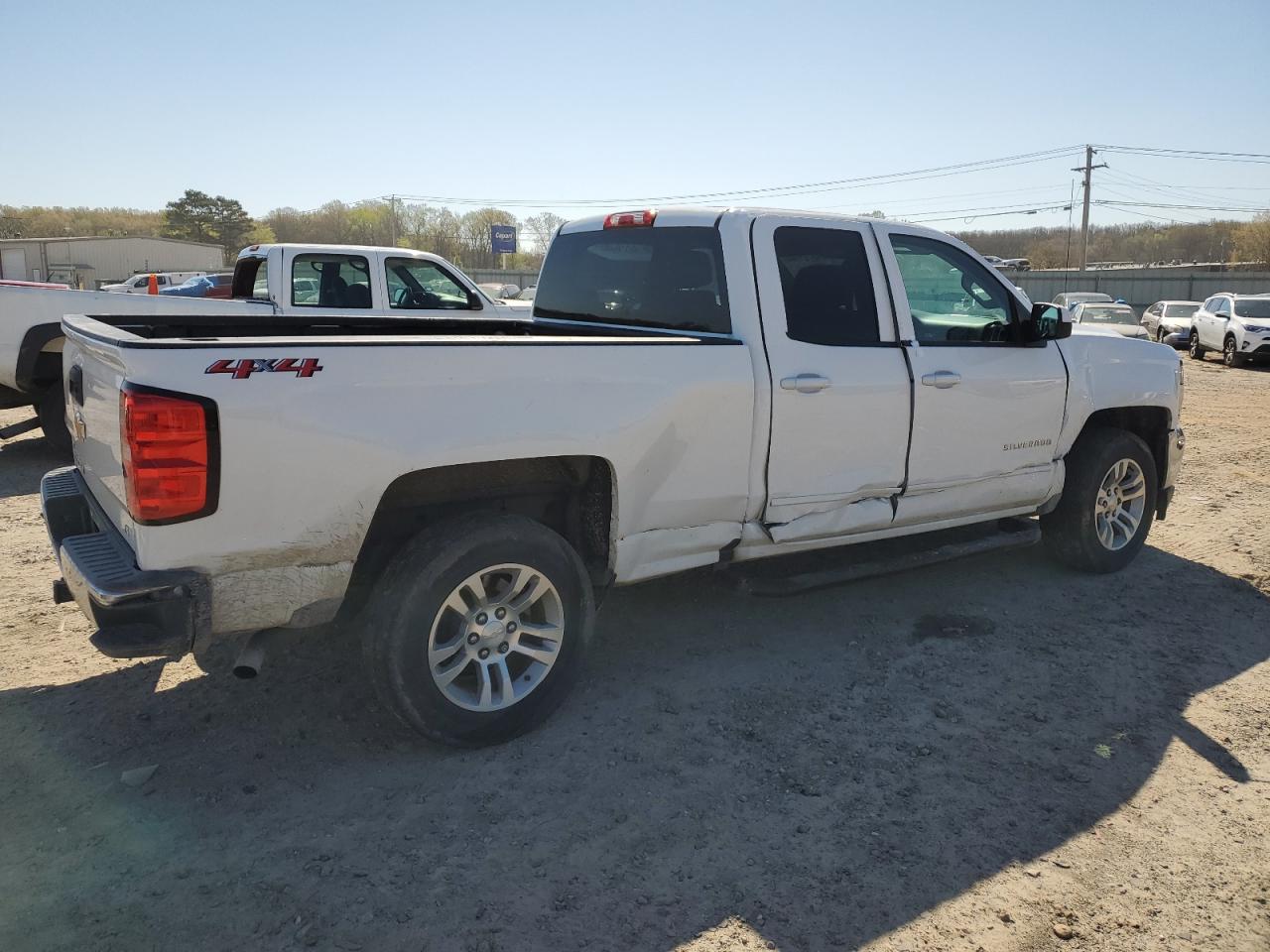 Photo 2 VIN: 1GCVKREC6JZ126903 - CHEVROLET SILVERADO 