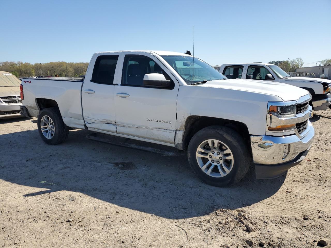 Photo 3 VIN: 1GCVKREC6JZ126903 - CHEVROLET SILVERADO 