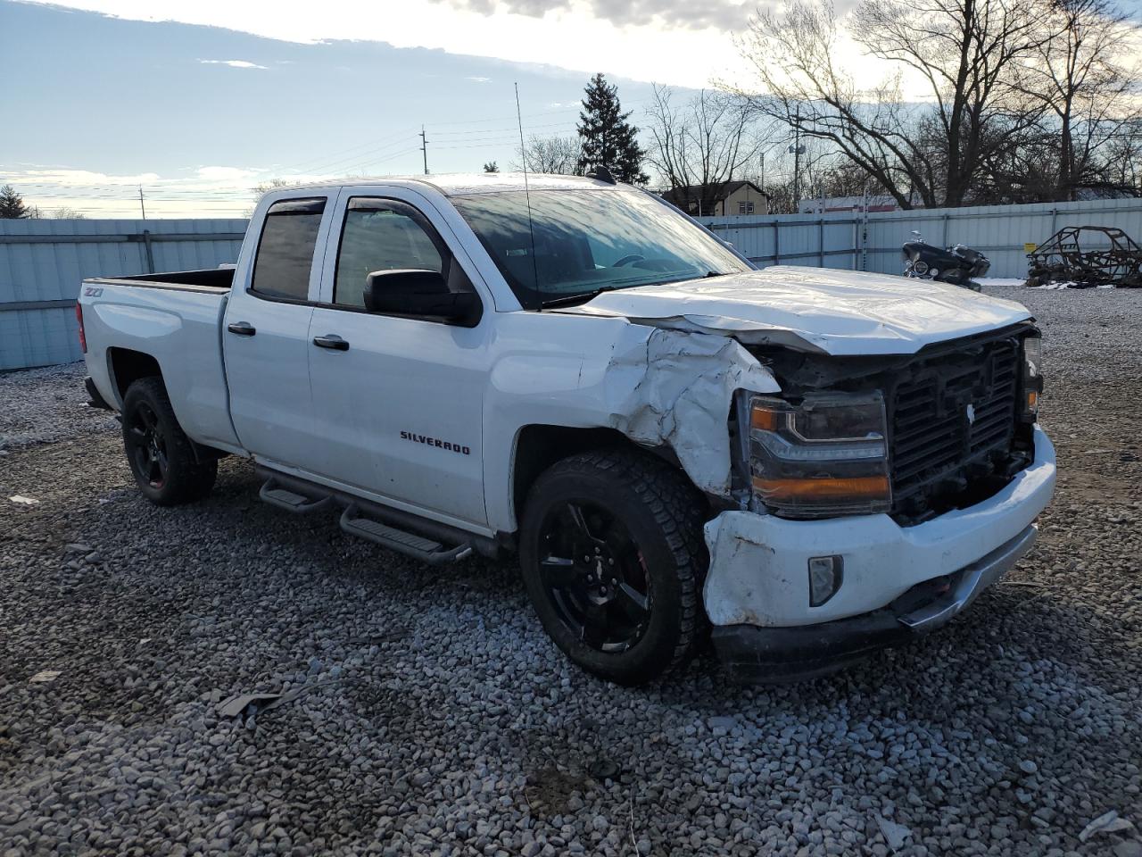 Photo 3 VIN: 1GCVKREC6JZ269558 - CHEVROLET SILVERADO 