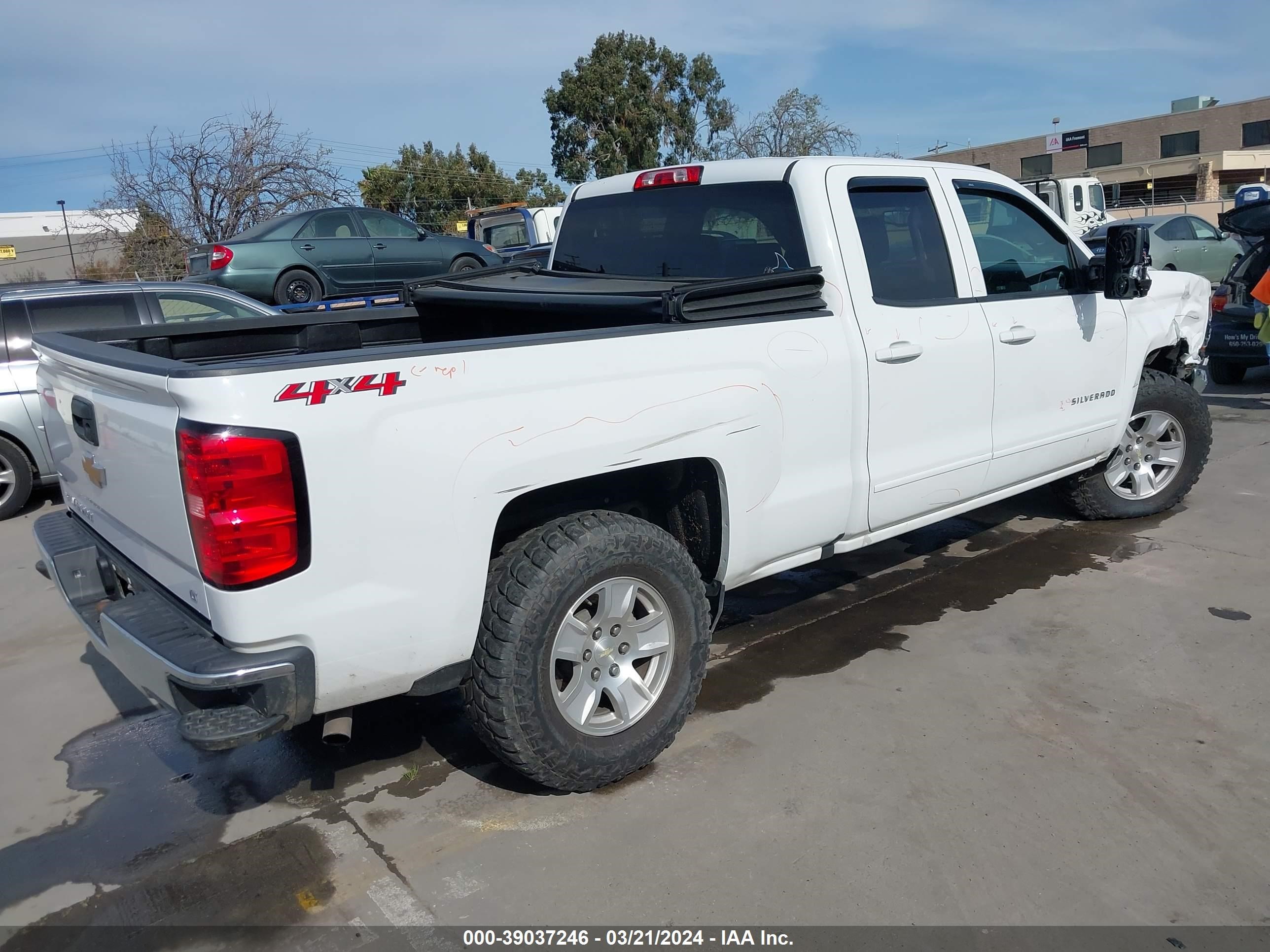 Photo 3 VIN: 1GCVKREC7JZ163572 - CHEVROLET SILVERADO 