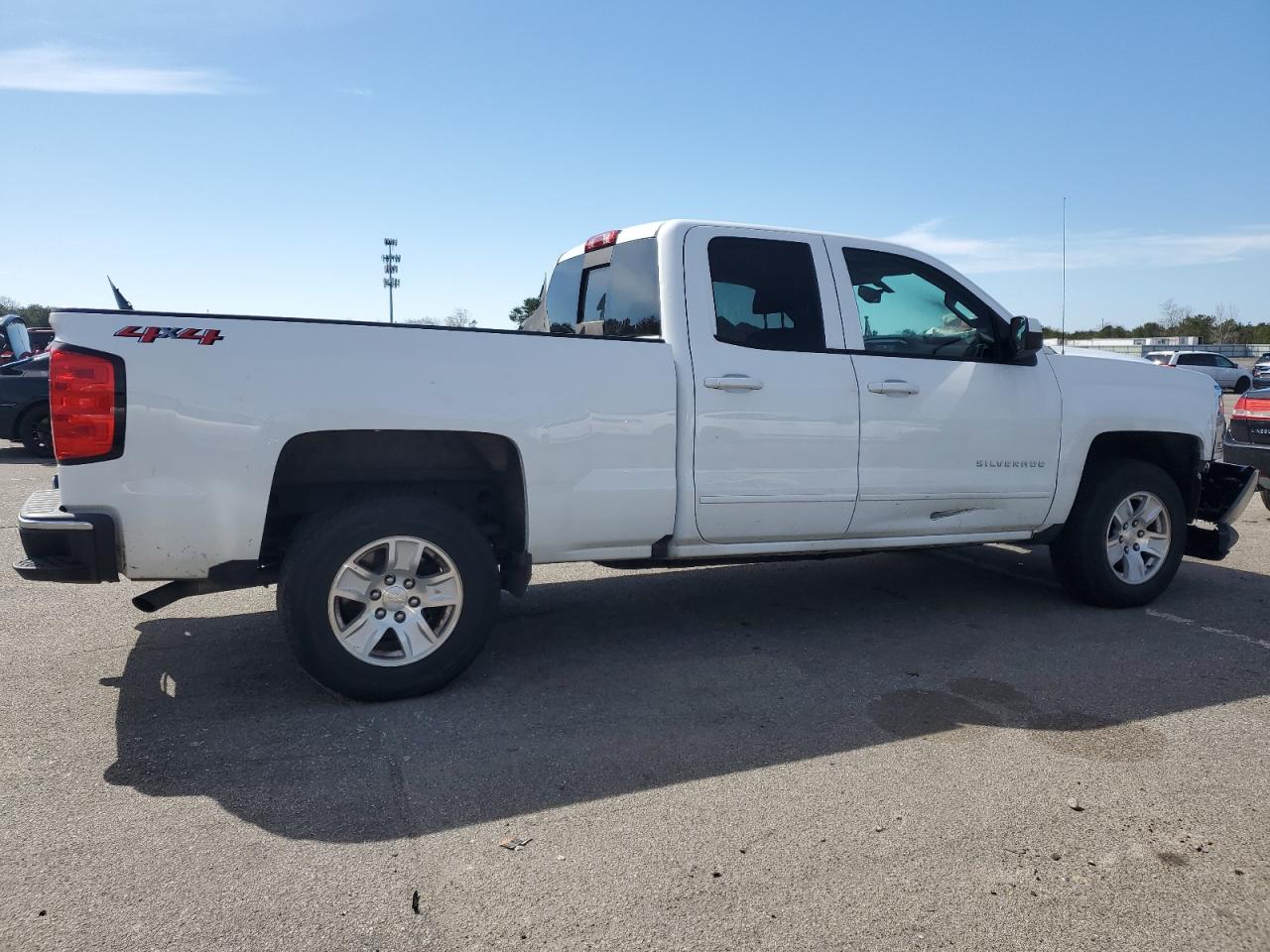 Photo 2 VIN: 1GCVKREC7JZ360340 - CHEVROLET SILVERADO 