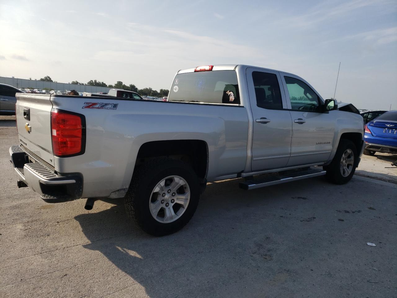 Photo 2 VIN: 1GCVKREC8HZ328023 - CHEVROLET SILVERADO 