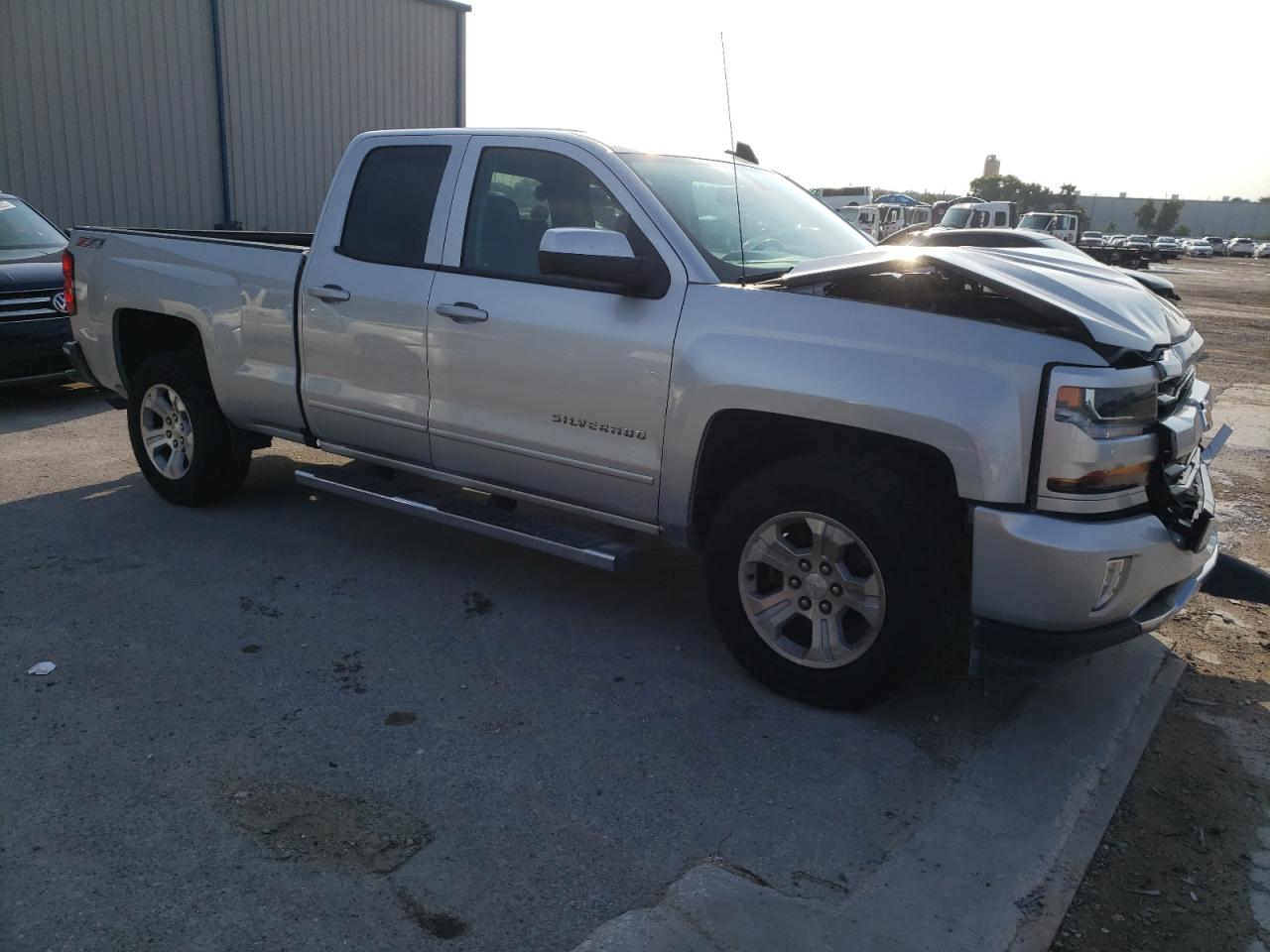 Photo 3 VIN: 1GCVKREC8HZ328023 - CHEVROLET SILVERADO 