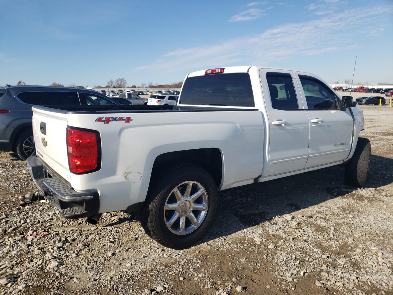 Photo 2 VIN: 1GCVKRECXHZ232958 - CHEVROLET SILVERADO 