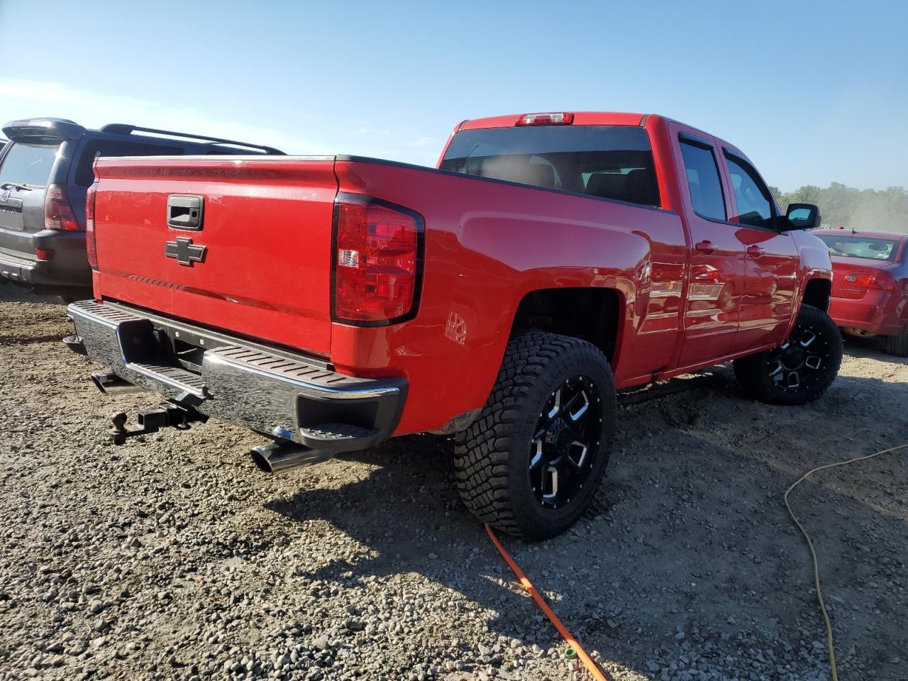 Photo 2 VIN: 1GCVKRECXJZ137449 - CHEVROLET SILVERADO 