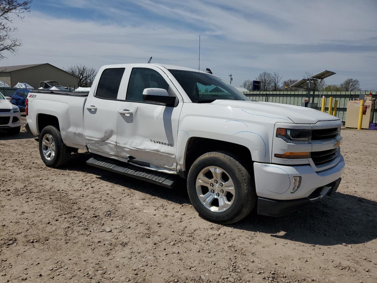 Photo 3 VIN: 1GCVKREH0JZ337610 - CHEVROLET SILVERADO 