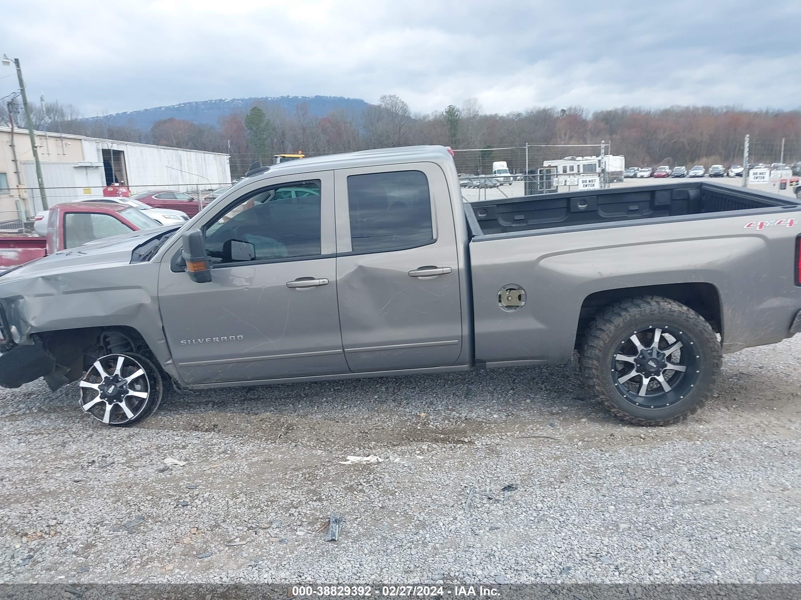 Photo 13 VIN: 1GCVKREH2HZ215180 - CHEVROLET SILVERADO 