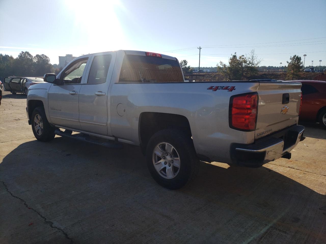 Photo 1 VIN: 1GCVKREH3JZ343420 - CHEVROLET SILVERADO 