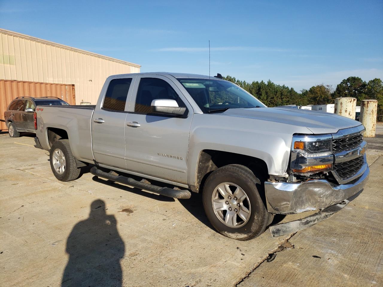 Photo 3 VIN: 1GCVKREH3JZ343420 - CHEVROLET SILVERADO 