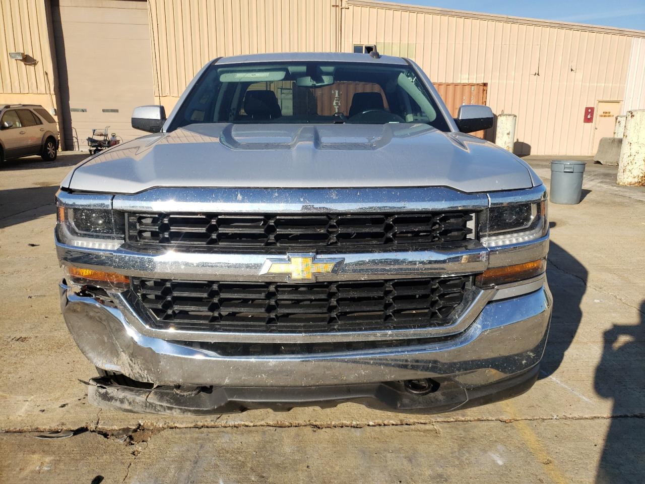 Photo 4 VIN: 1GCVKREH3JZ343420 - CHEVROLET SILVERADO 