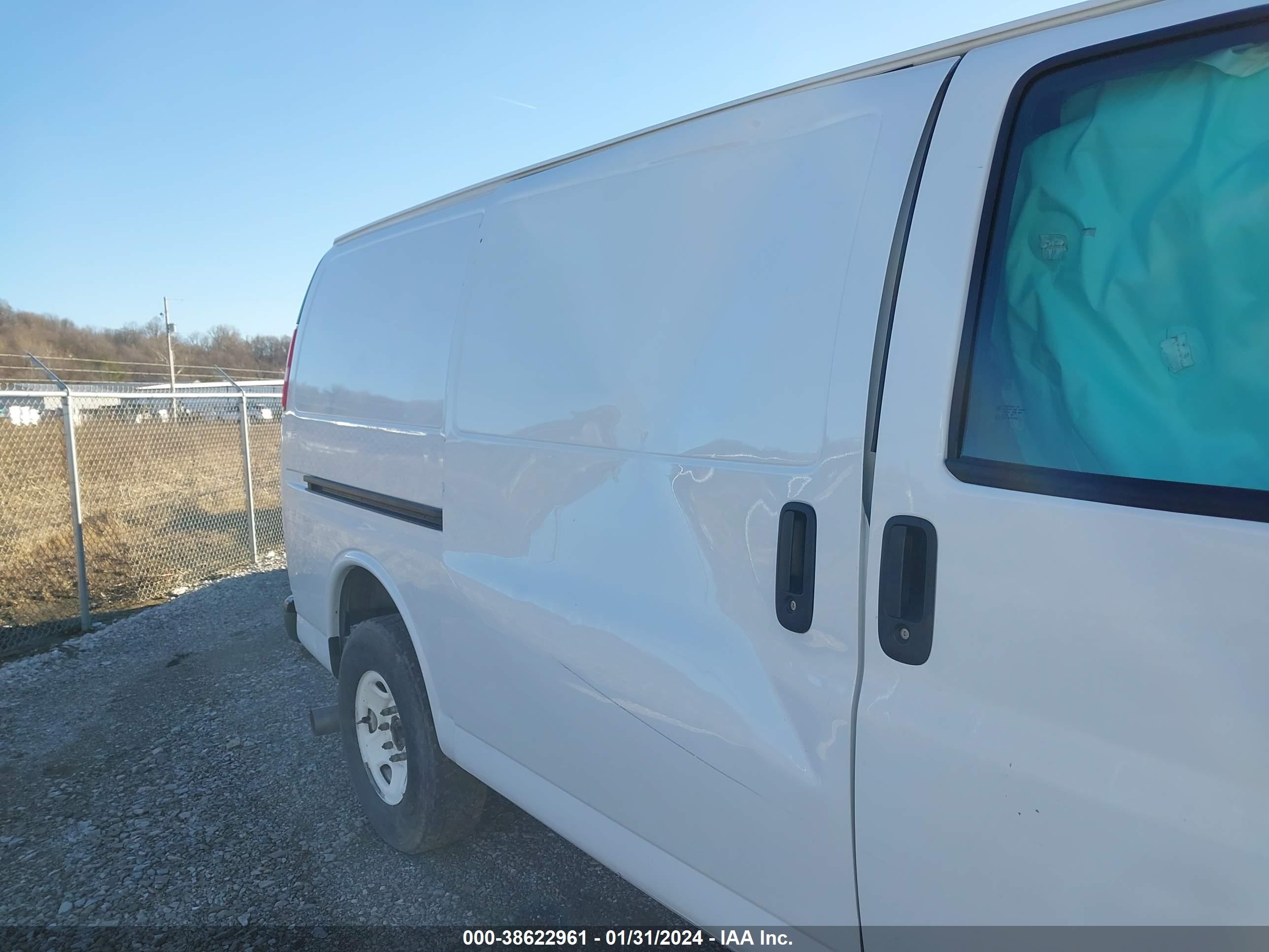 Photo 5 VIN: 1GCWGAF10L1272882 - CHEVROLET EXPRESS 